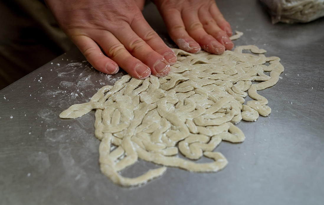 極太の手揉み麺