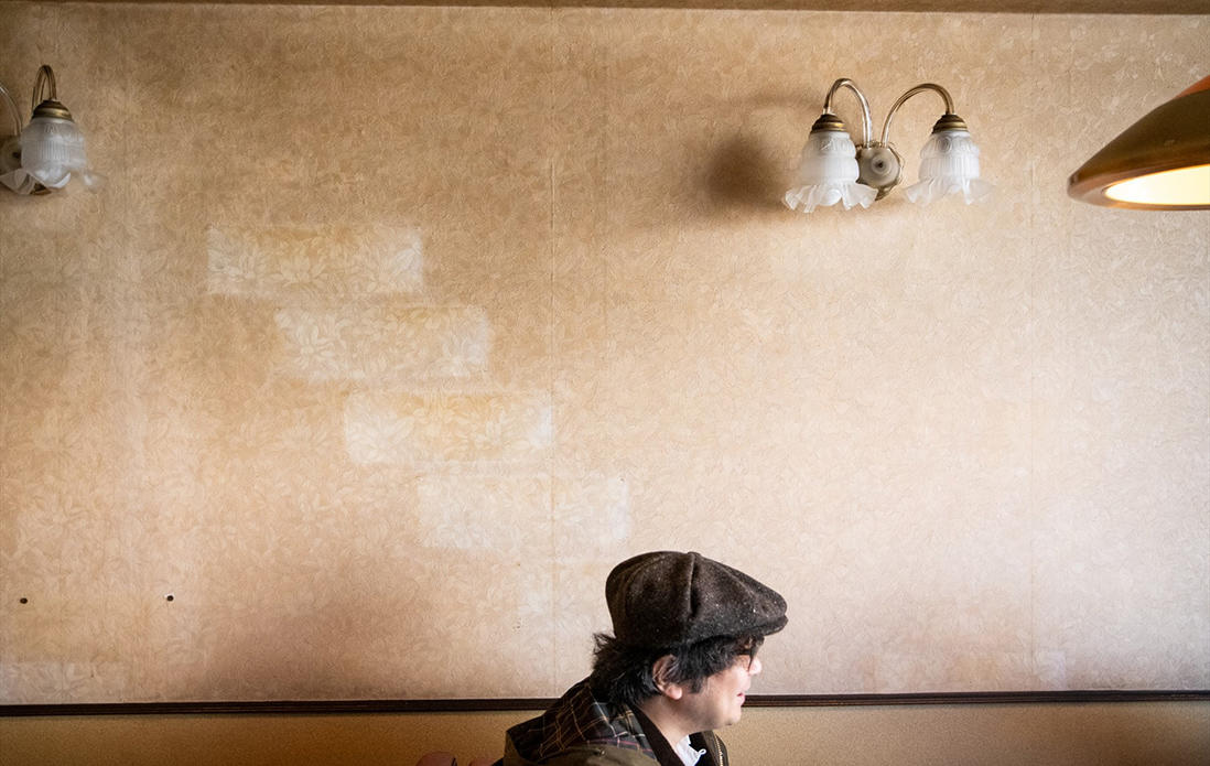 メニューをはがした壁