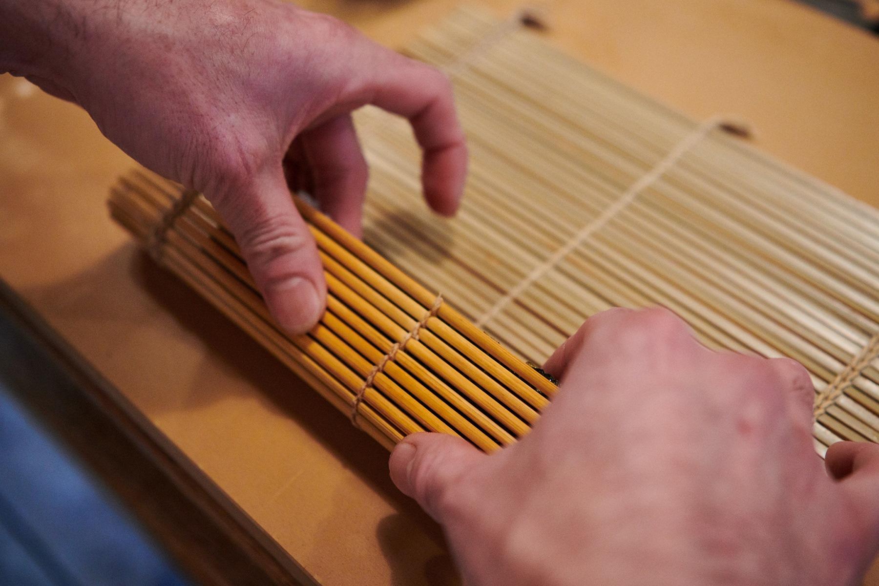 干瓢巻きをつくる様子