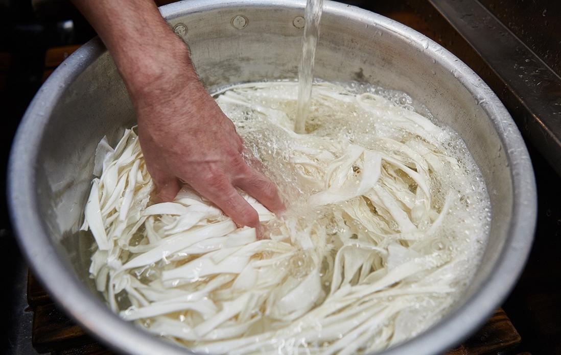 干瓢を仕込む様子