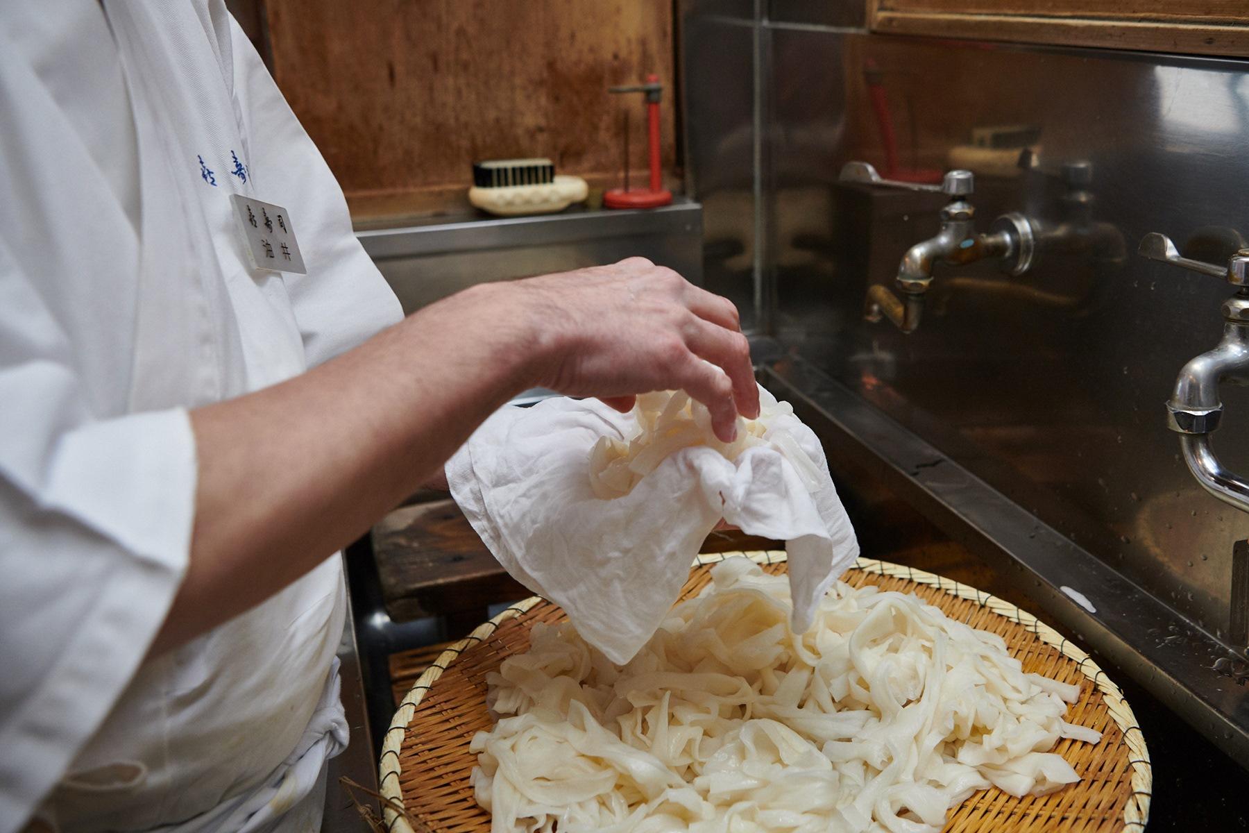 干瓢をサラシに包む