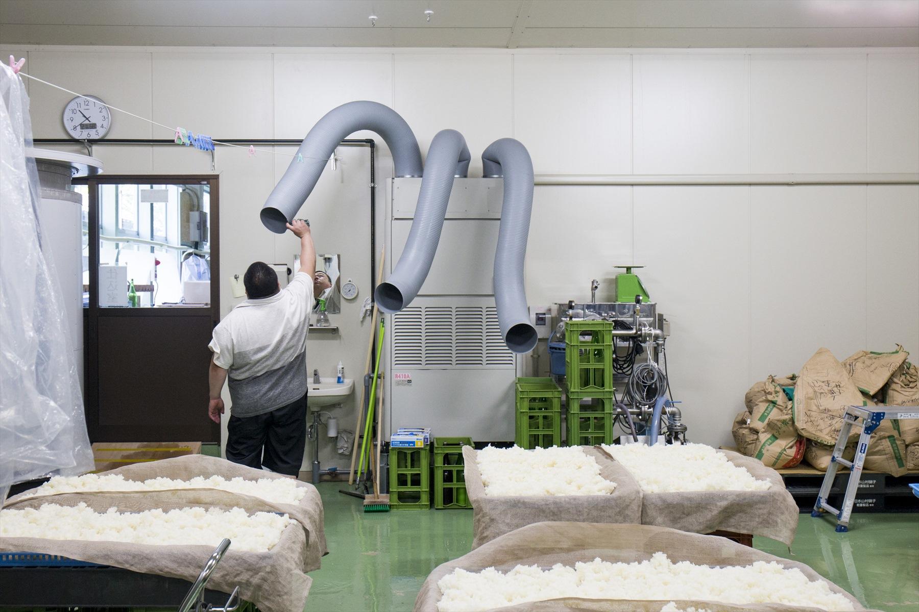 仕込室を冷やすクーラー