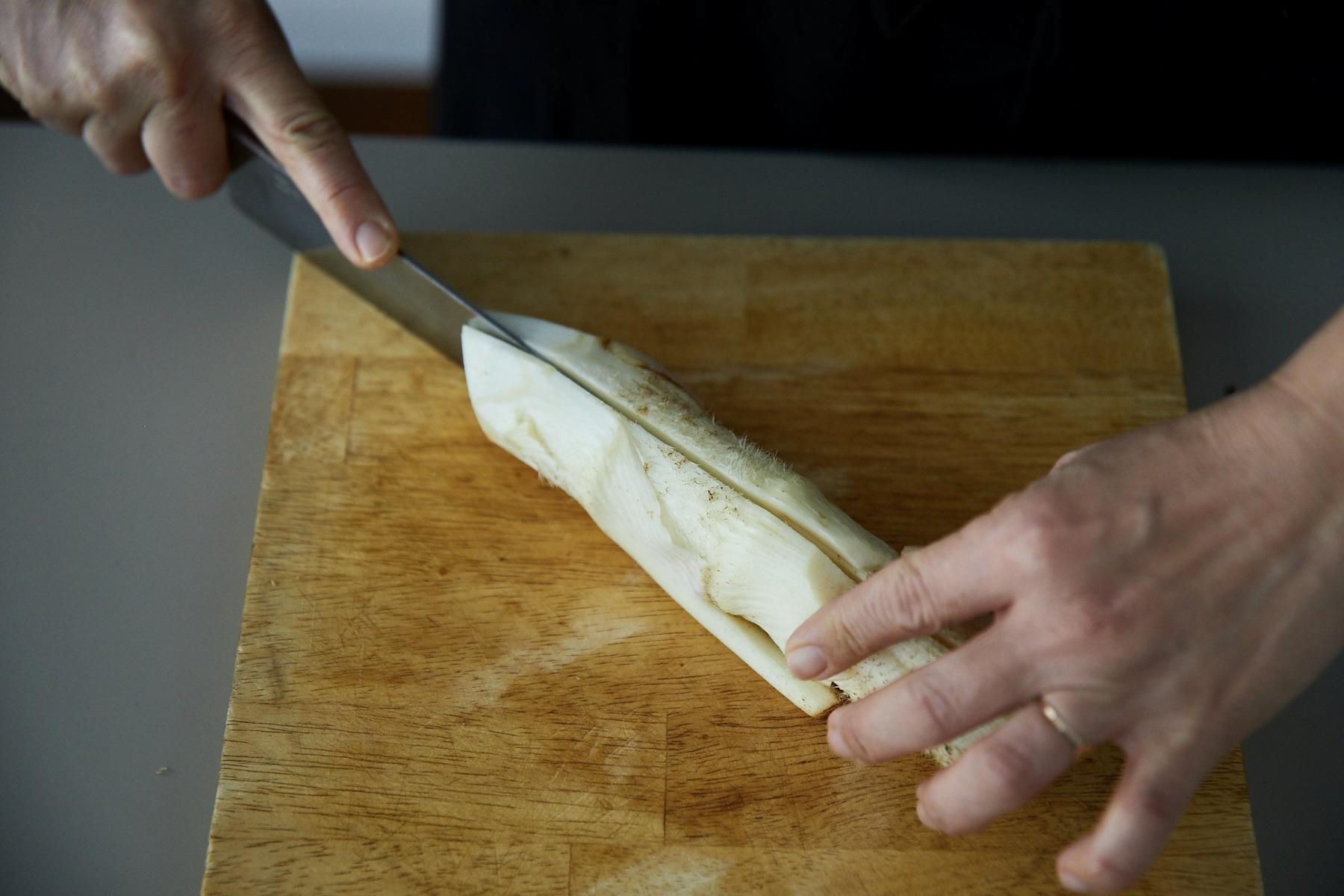 ウドを切る様子