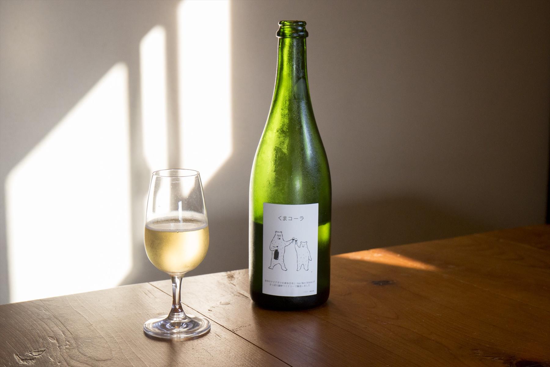 ワインボトルとグラス