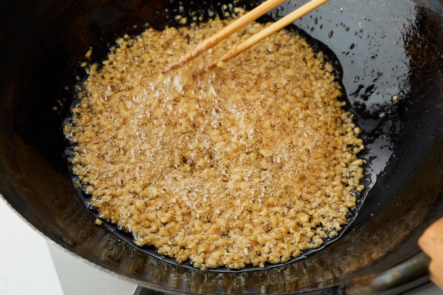 納豆を入れて揚げる