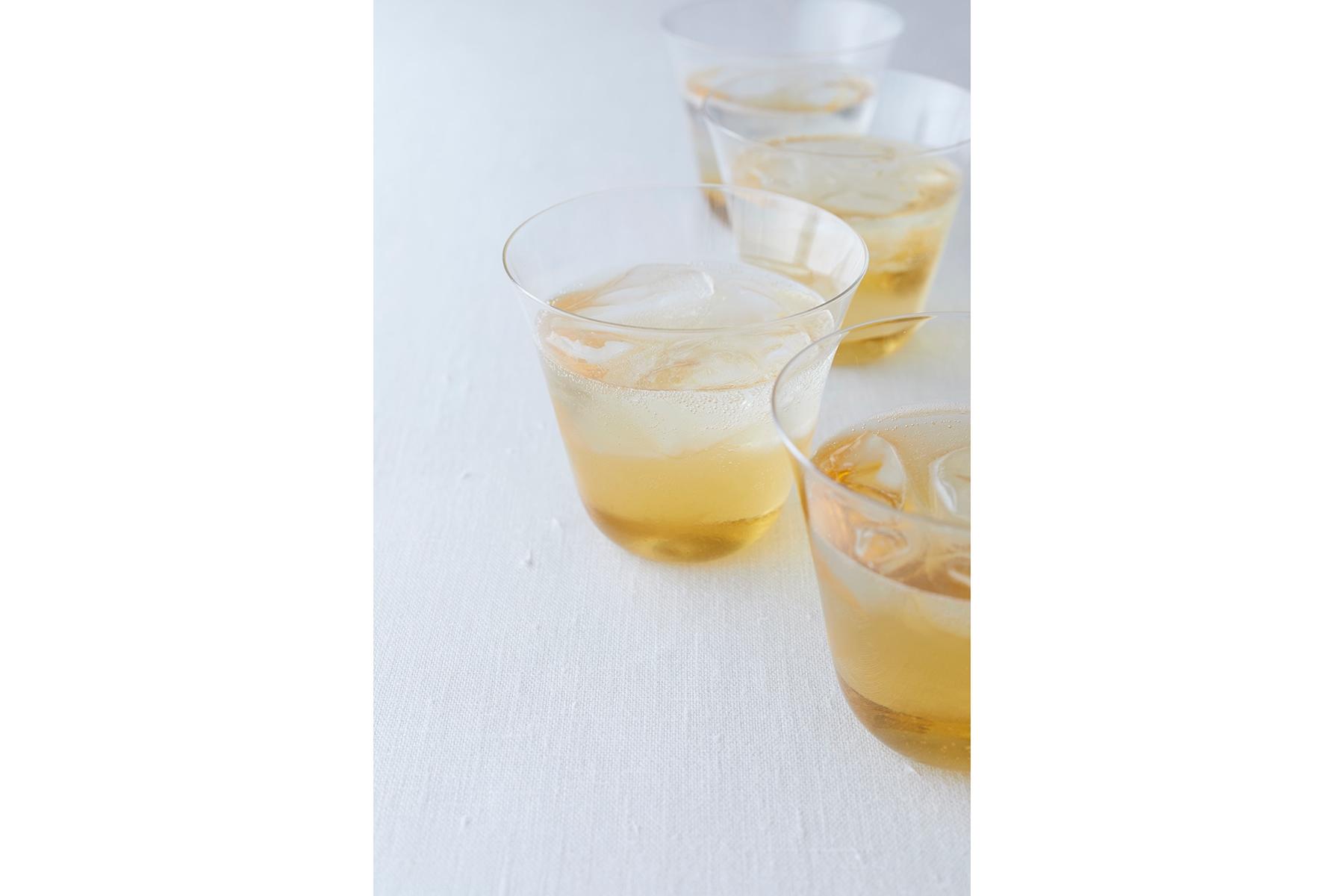 完成する夏のころには、ソーダで割って爽やかな梅酒ドリンクを楽しみましょう!