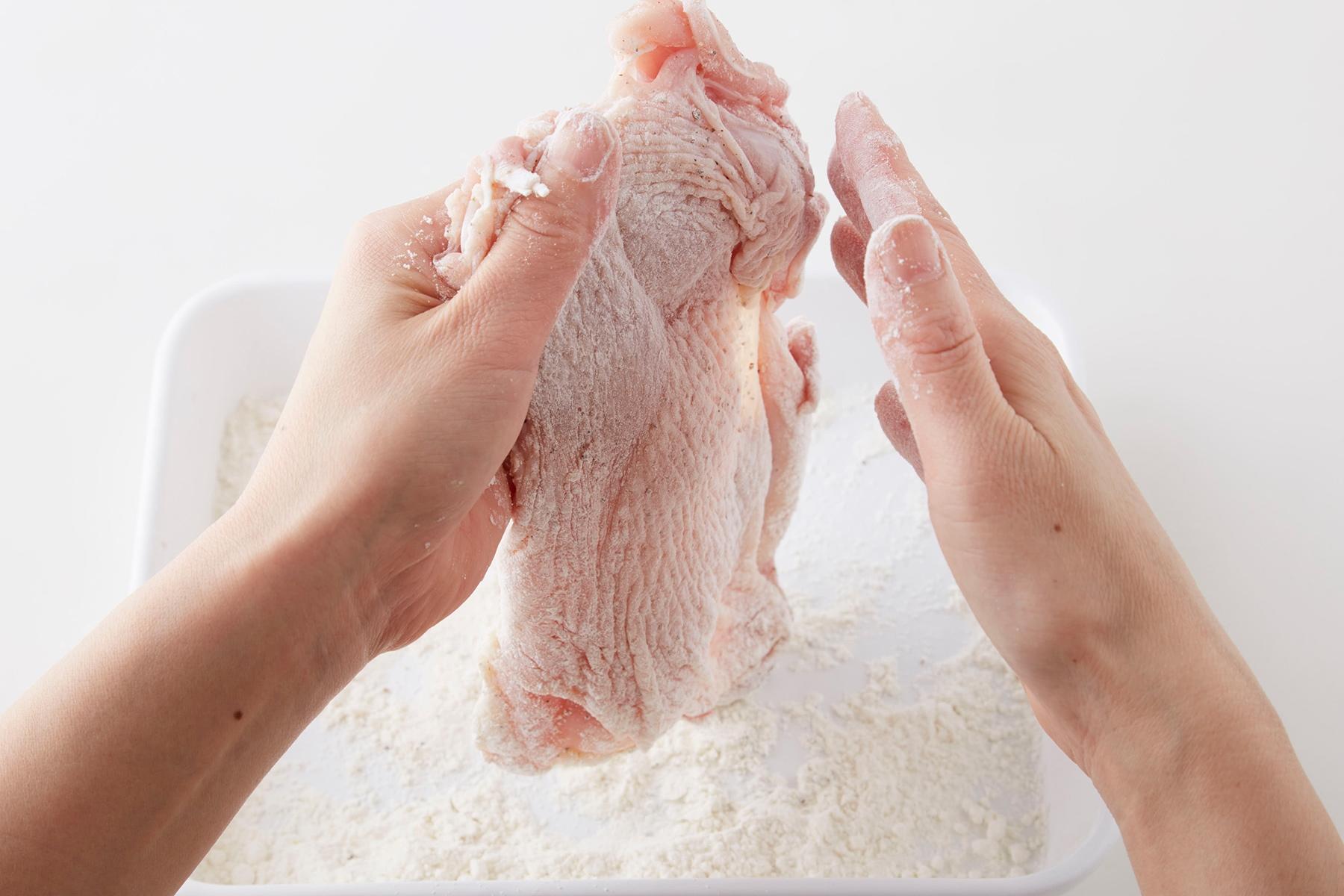 小麦粉をまぶす