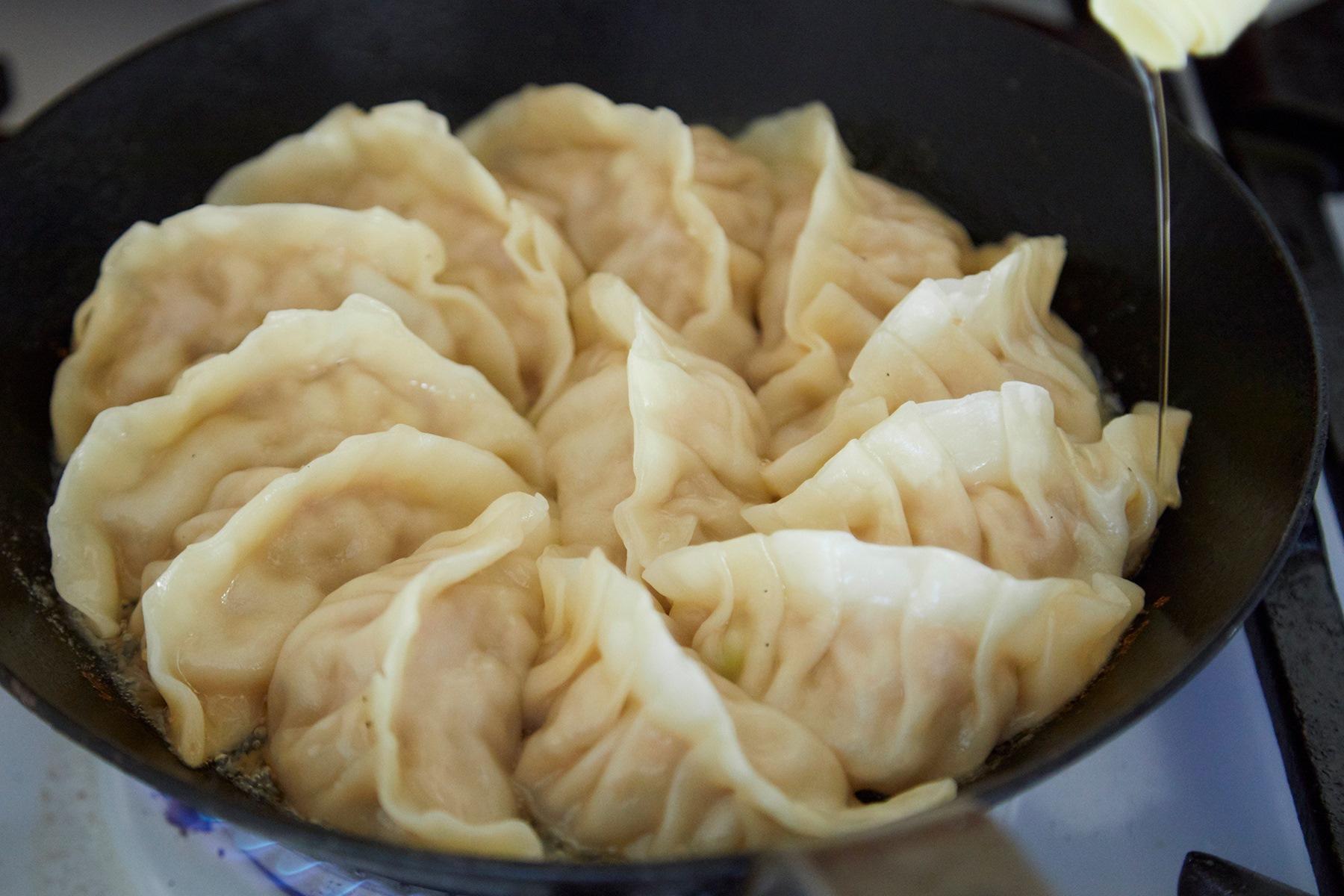 胡麻油を入れる