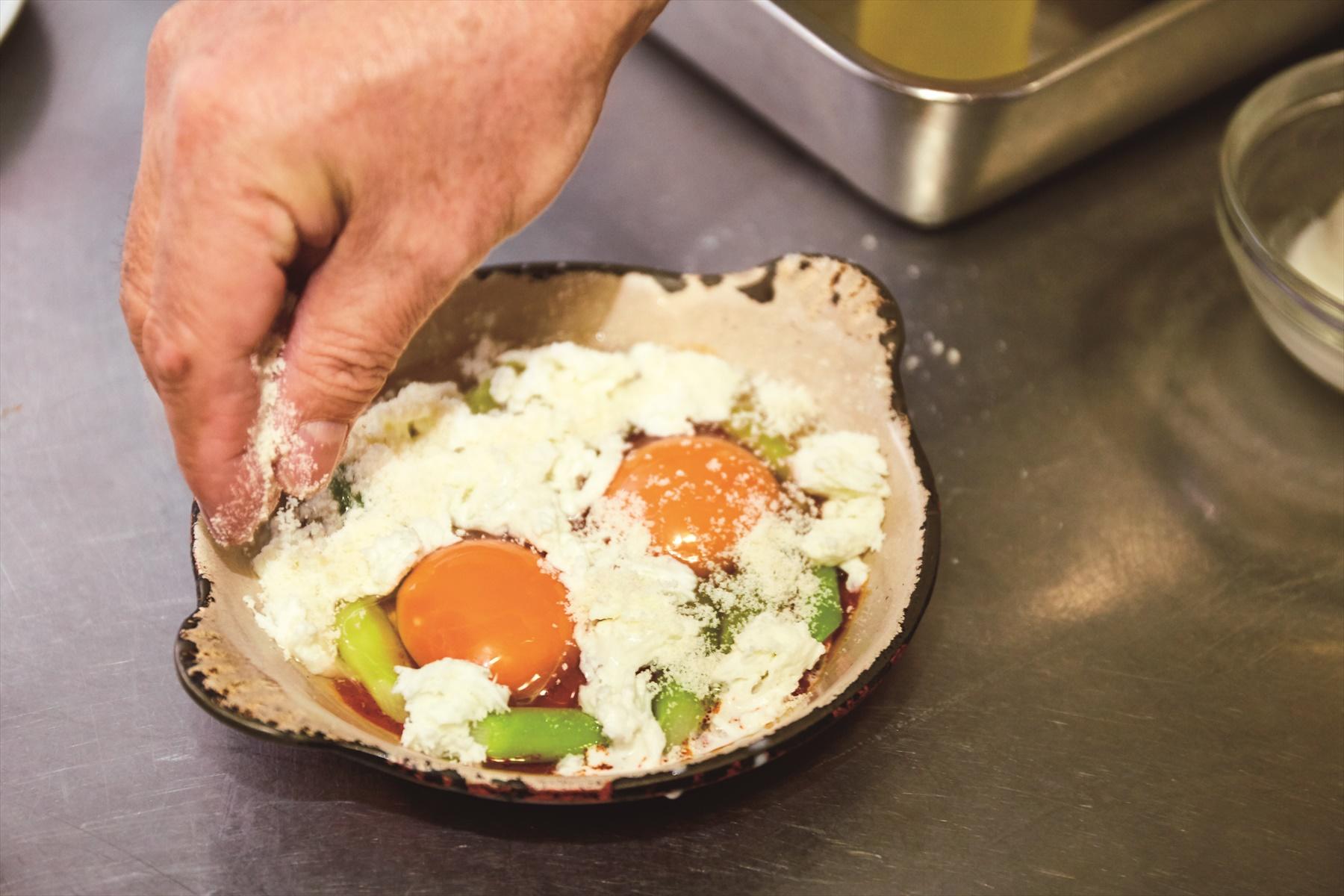 チーズを散らす