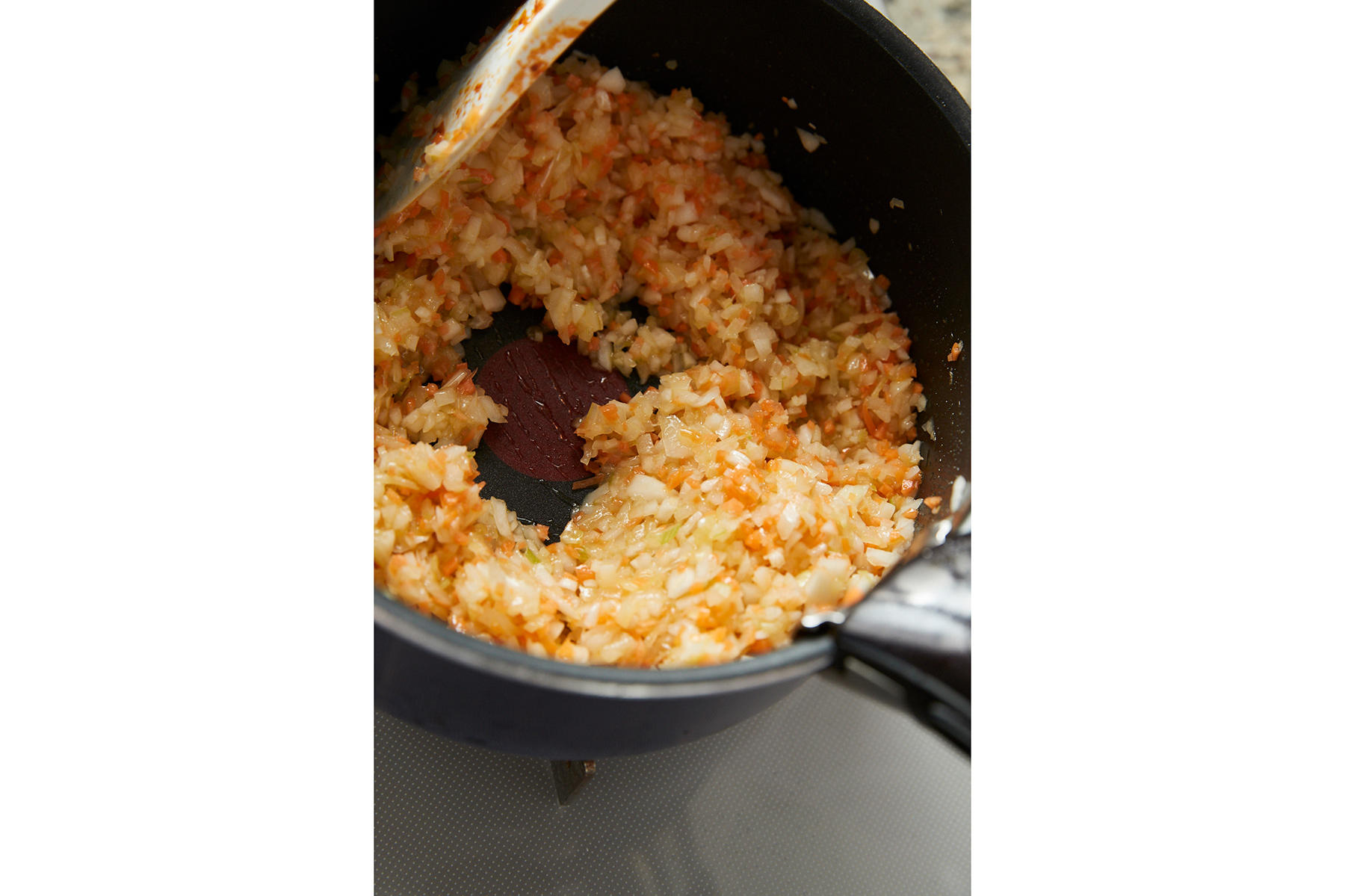 じっくりと野菜を炒める