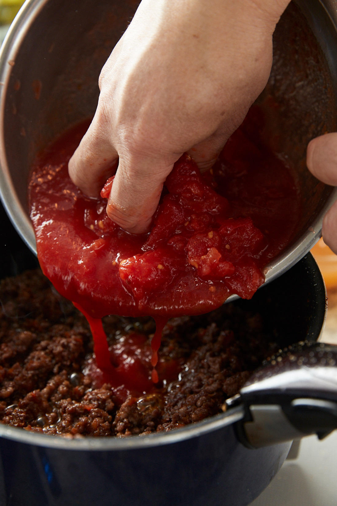 トマトを加える