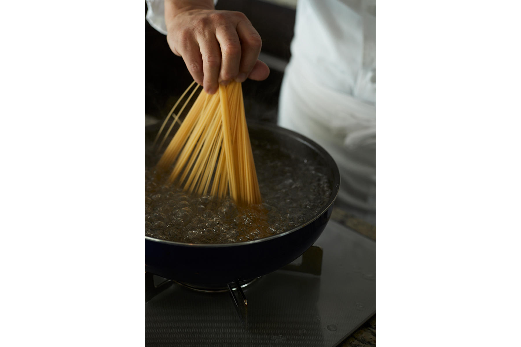 スパゲティをゆでる