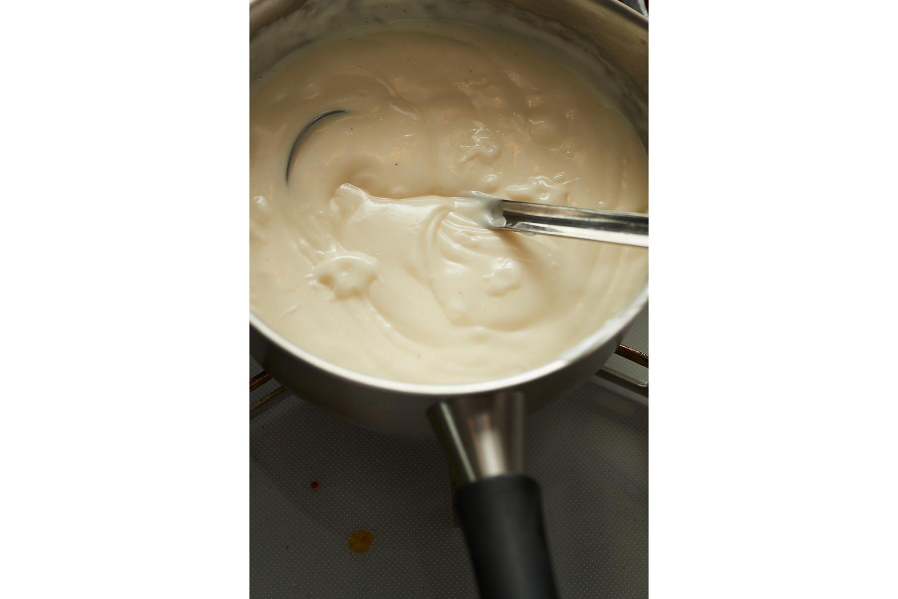 ベシャメルソースをつくる