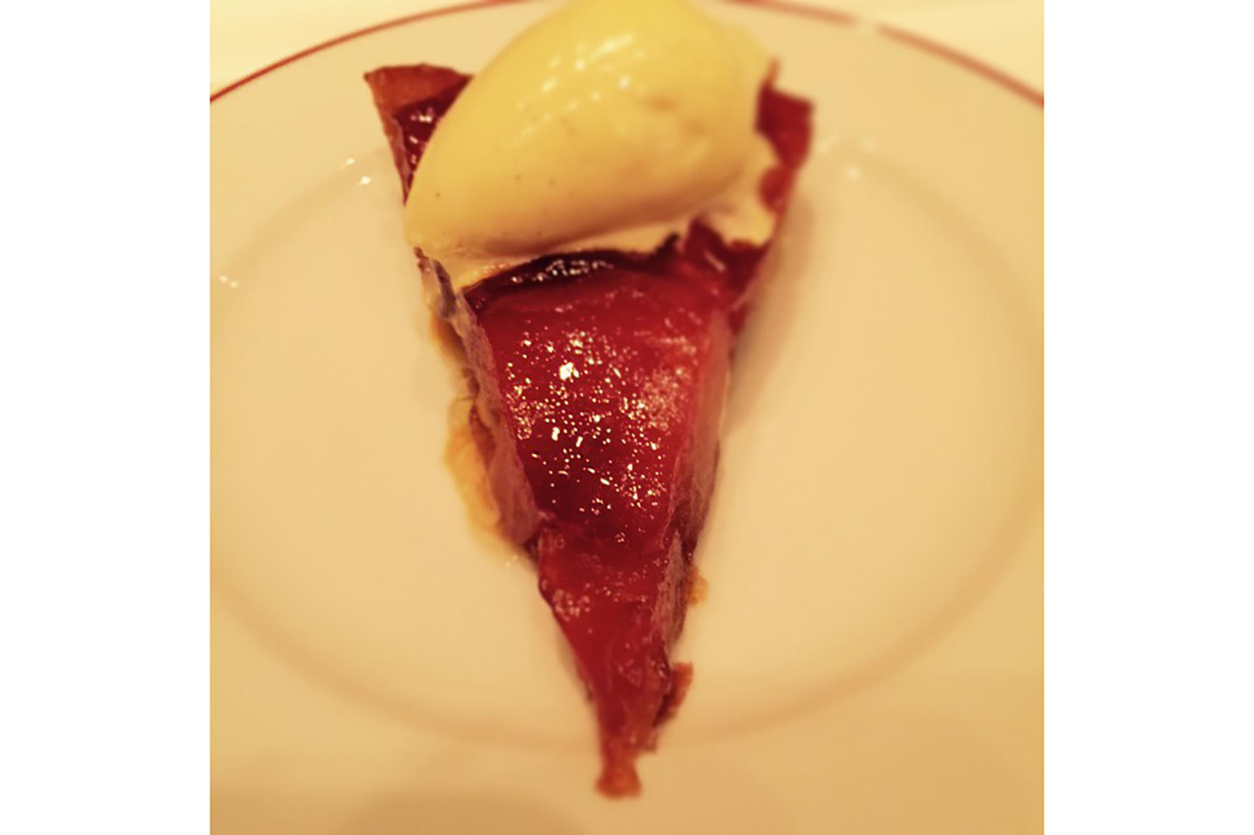 東京・丸の内「ブラッスリー・ヴィロン」のタルトタタン