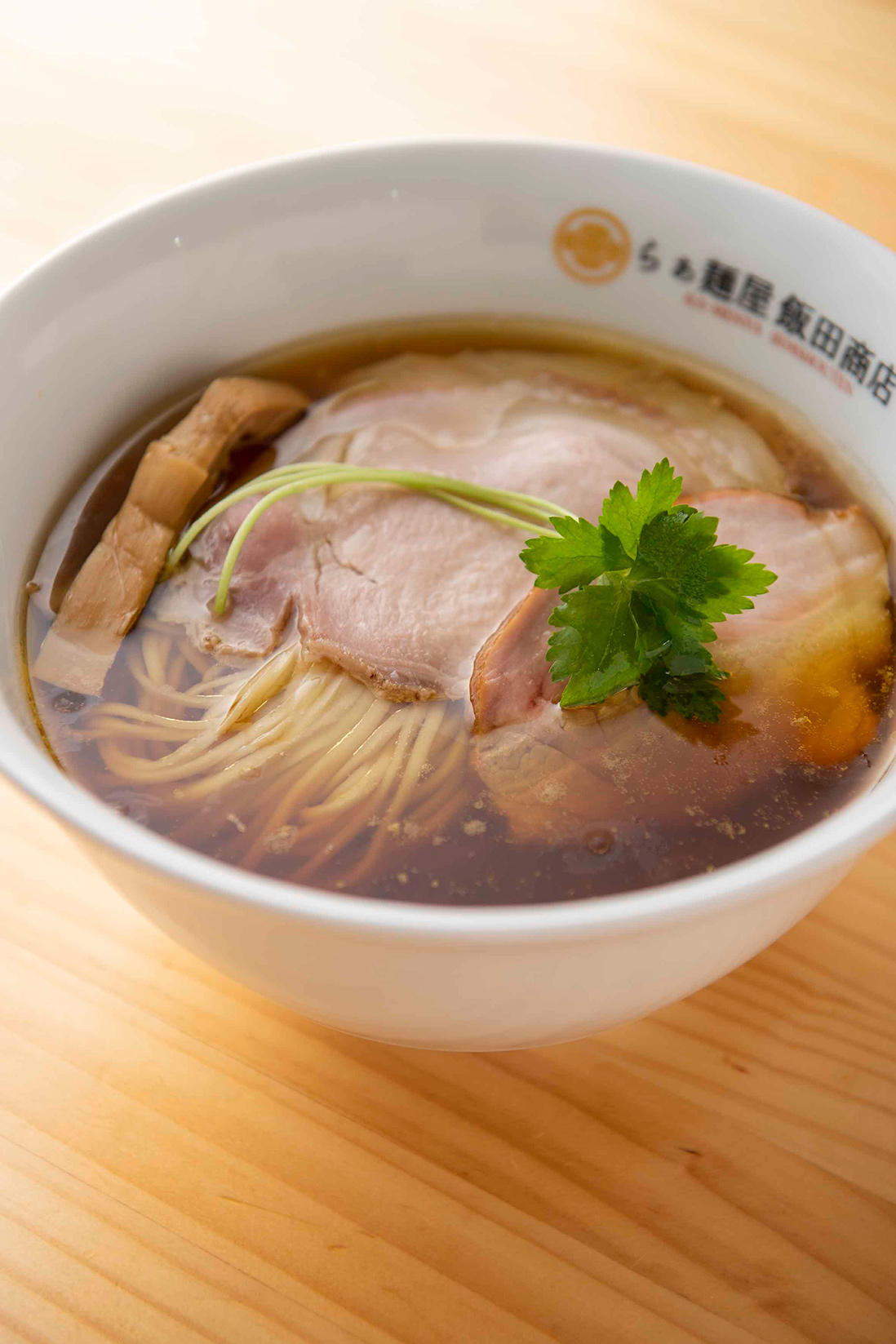東京・飯田橋「らぁ麺 飯田商店」のらぁ麺とつけ麺