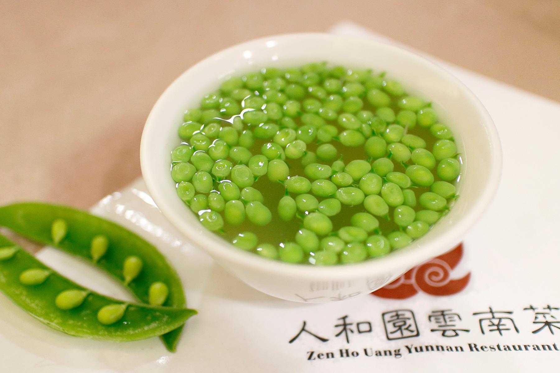 台湾・台北「人和園雲南菜」の雞油豌豆（えんどう豆のスープ）