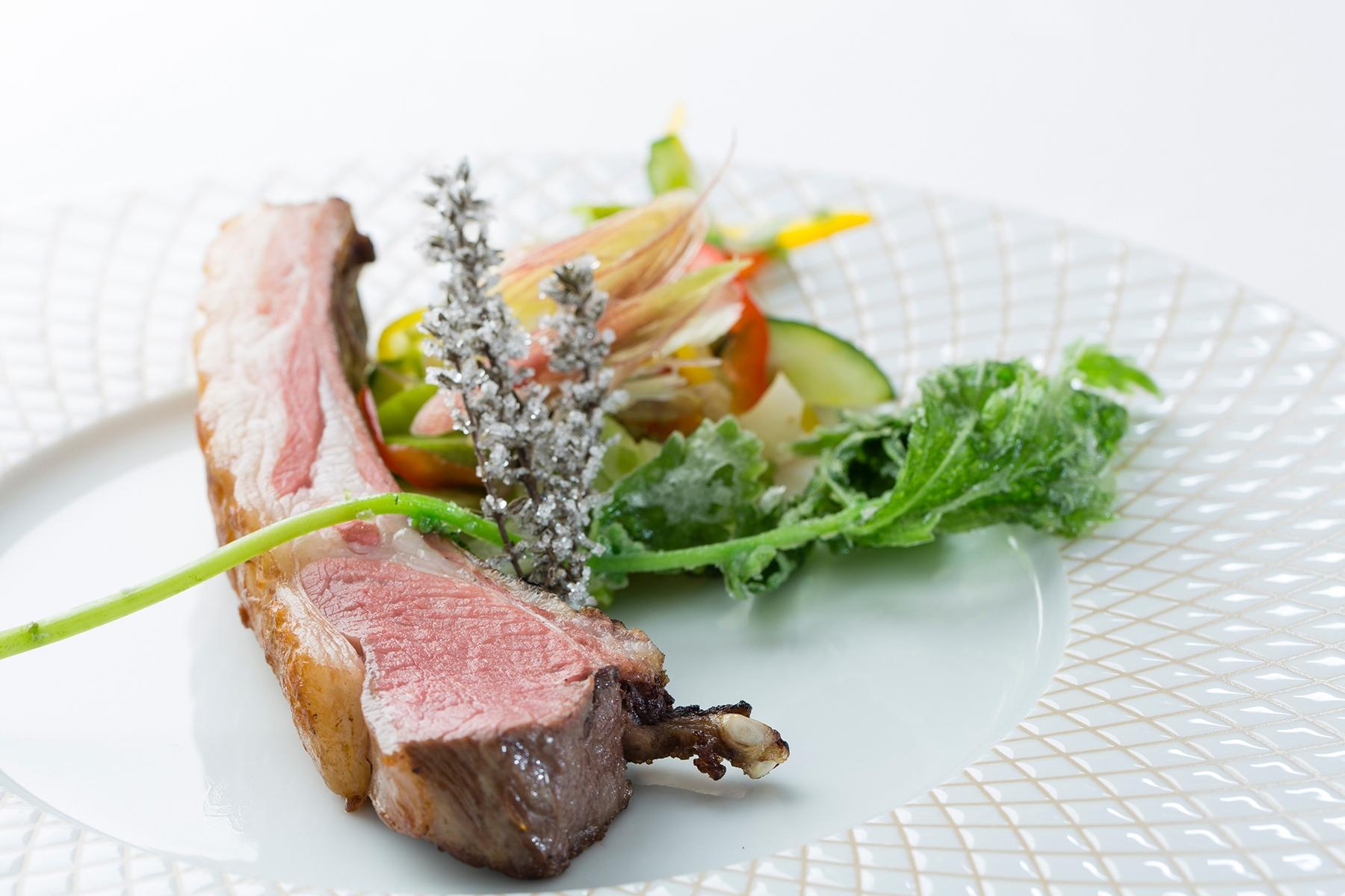 山形・庄内「アル・ケッチァーノ」の子羊のグリルと地場野菜