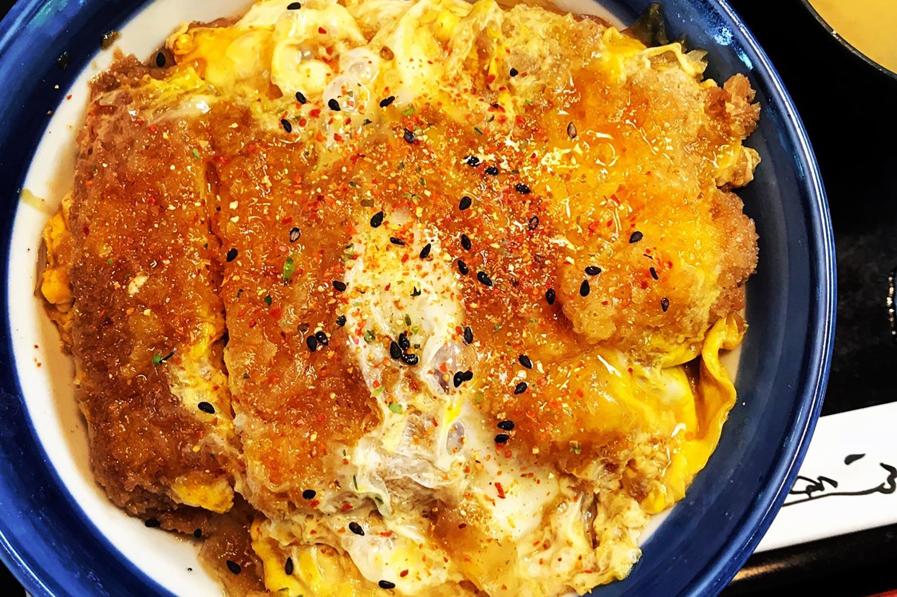 東京・学芸大学「そば処 大むら」のカツ丼