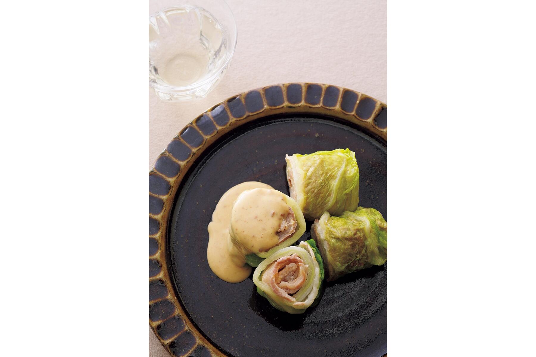 とろとろクリーミーな“豚肉の白菜ロール胡麻味噌ソース”