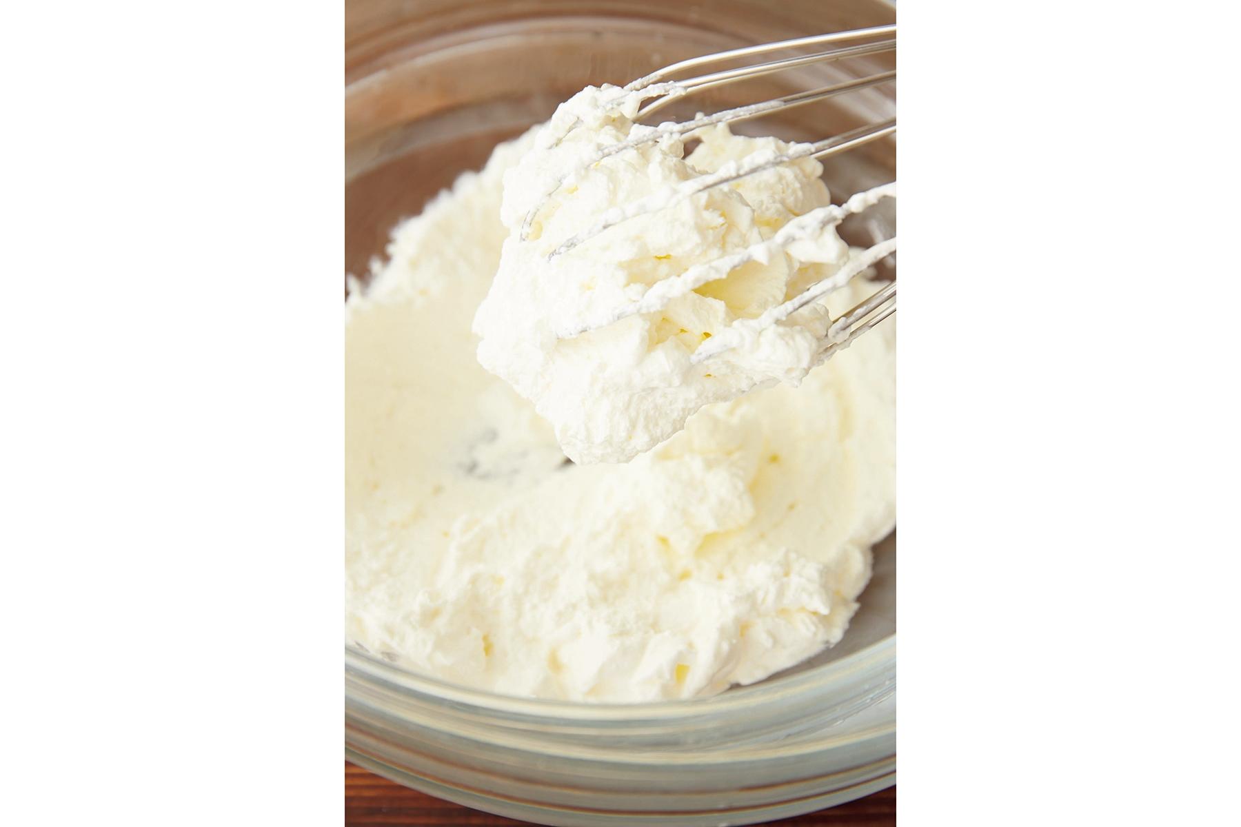 生クリームを泡立てる