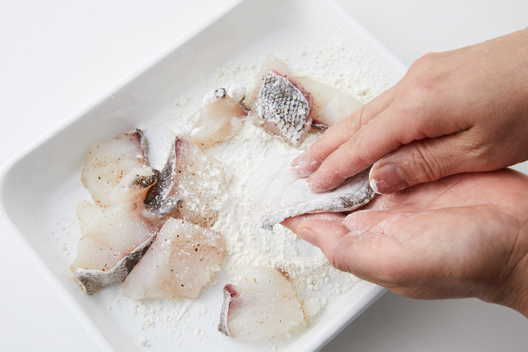 小麦粉をまぶす