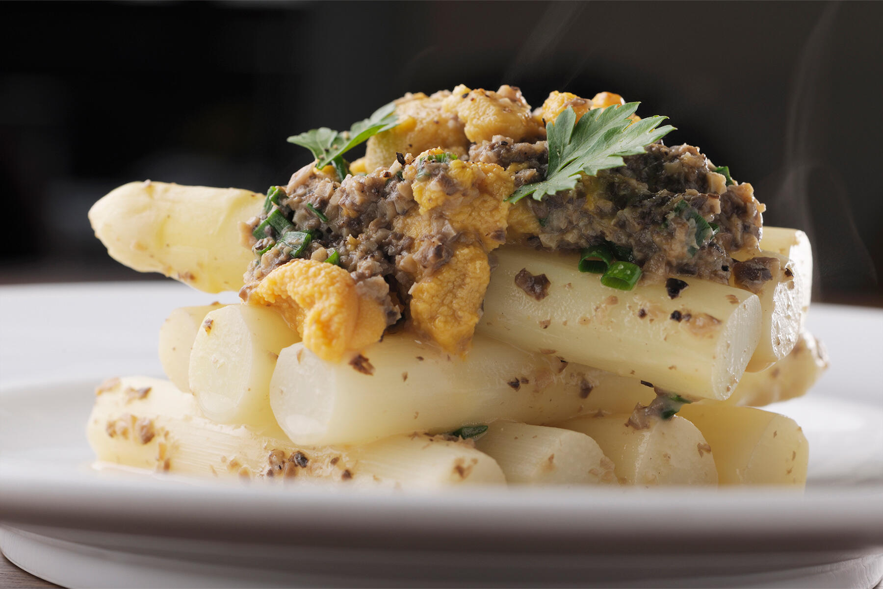 北海道・札幌「La Sante（ラ・サンテ）」のホワイトアスパラの塩釜焼き