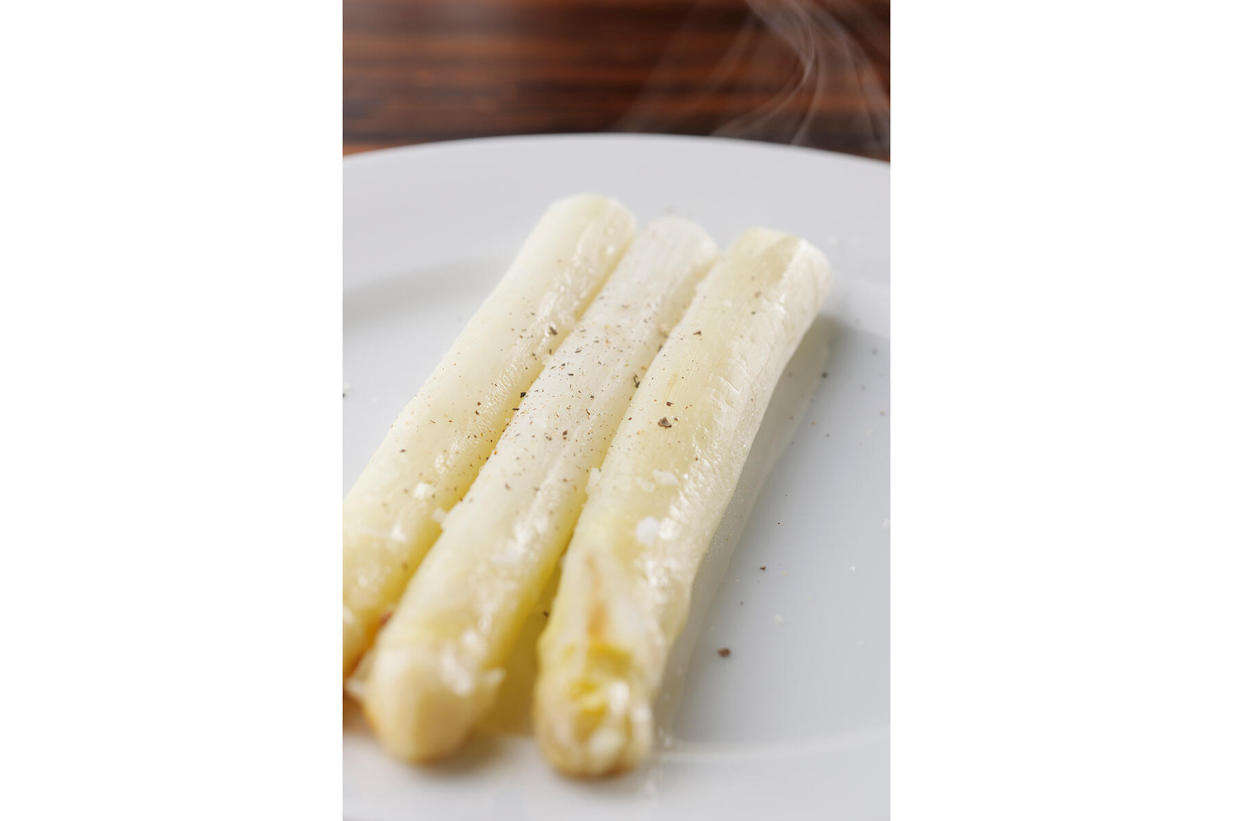 北海道・札幌「La Sante（ラ・サンテ）」のホワイトアスパラの塩釜焼き