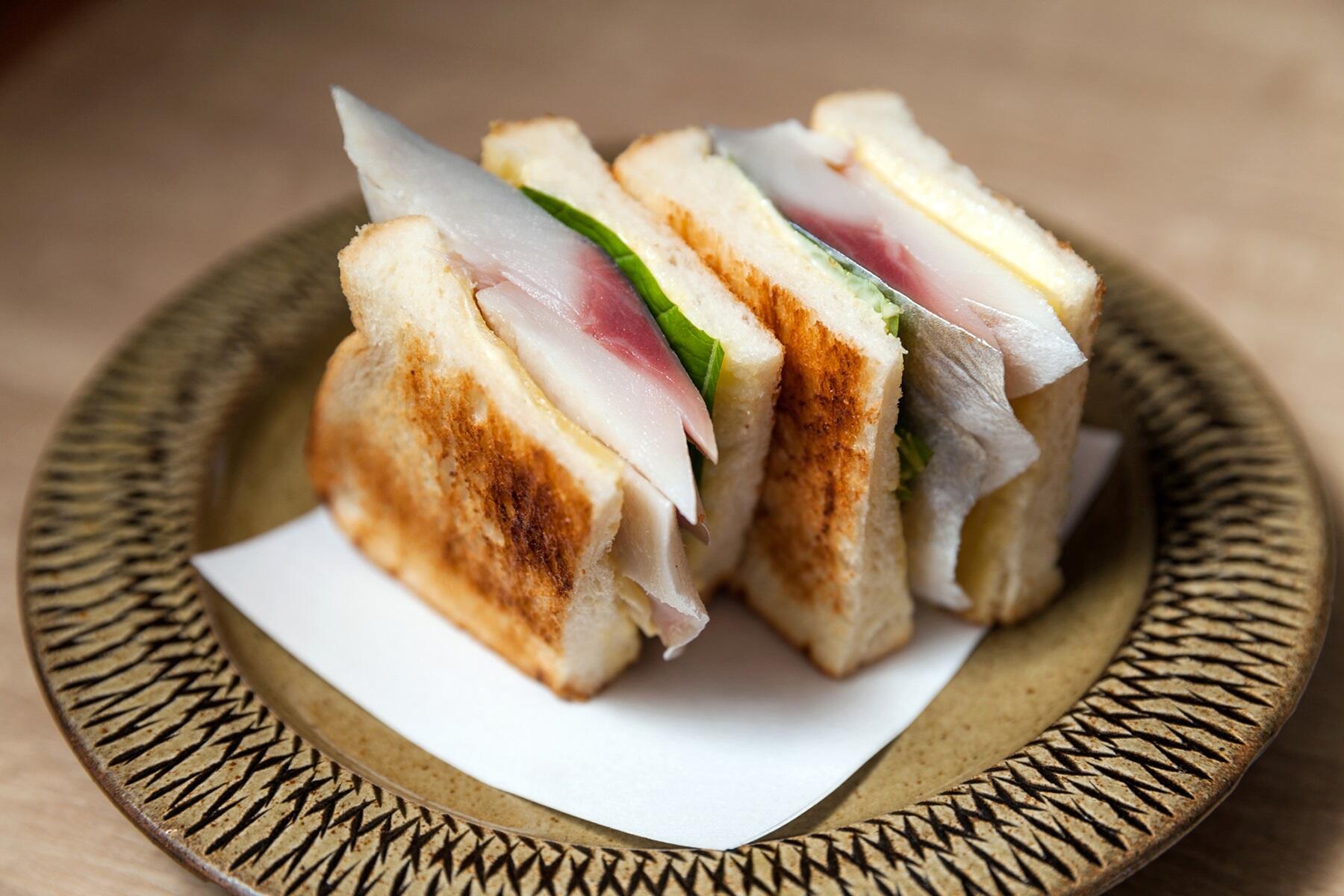 東京・学芸大学「酒場浮雲」のサバサンド