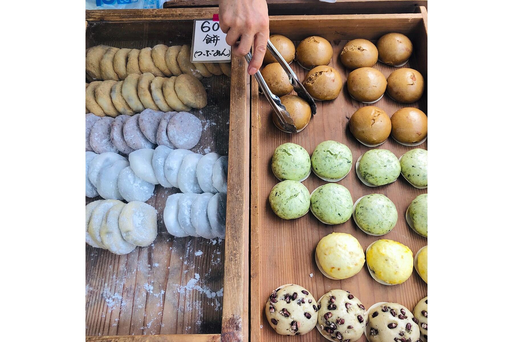 高知「高知の日曜市」のおまんじゅう