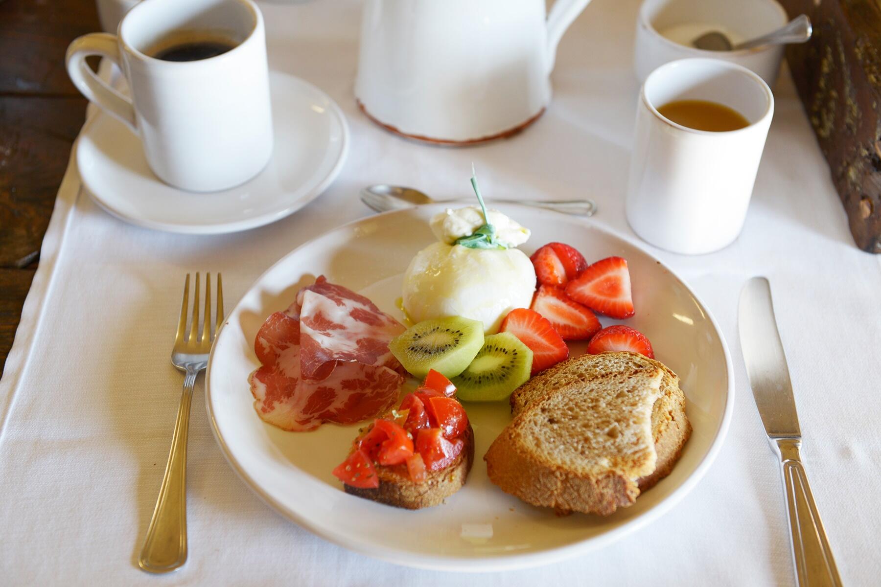 イタリア・マテーラの朝食のブッファラ