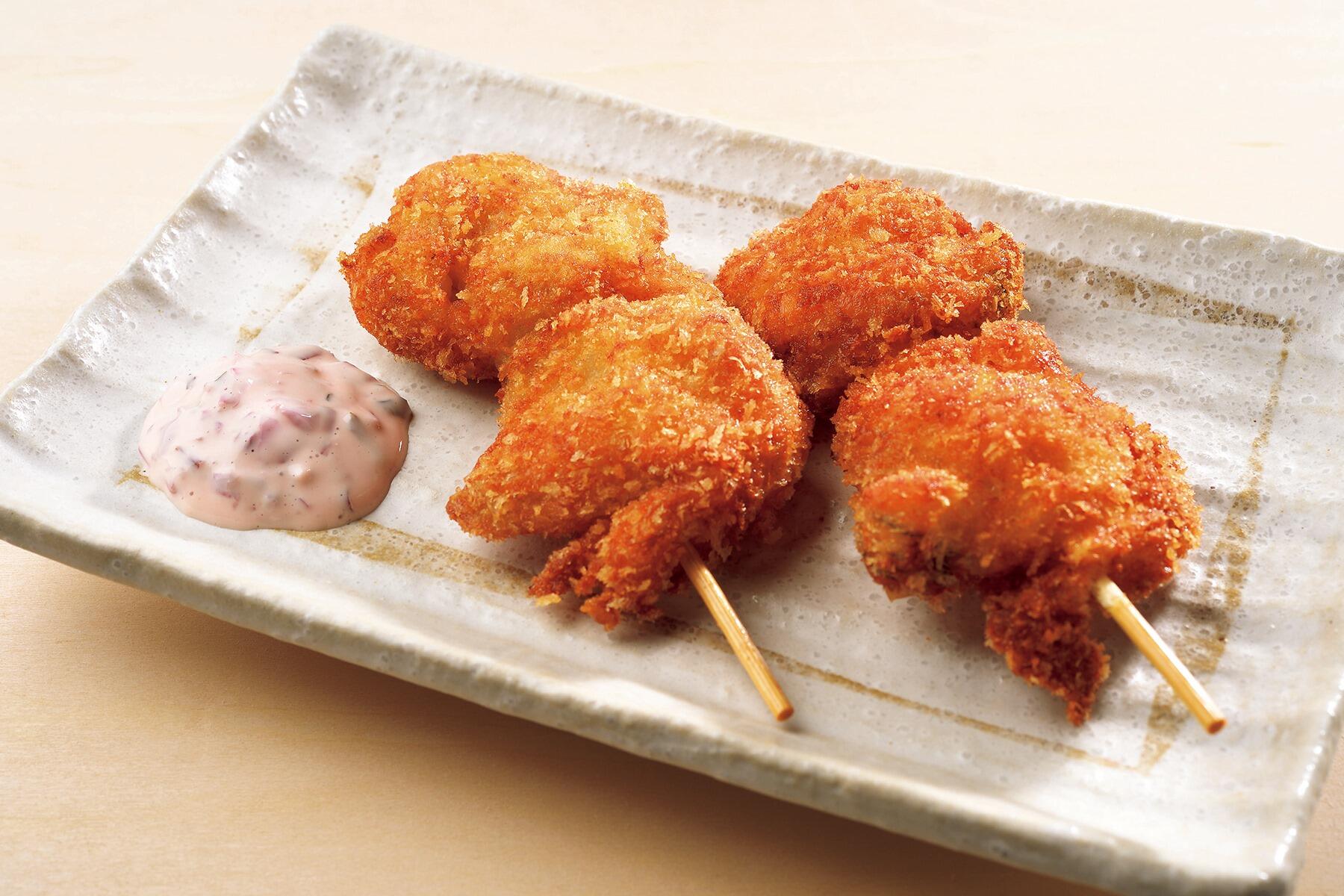 衣をつけて揚げる