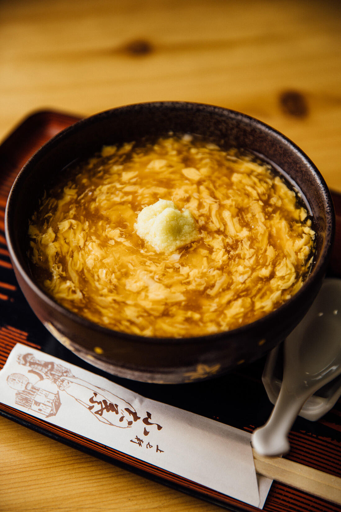 京都・上京区「上七軒 ふた葉」の餡かけうどん（けいらん、たぬき）