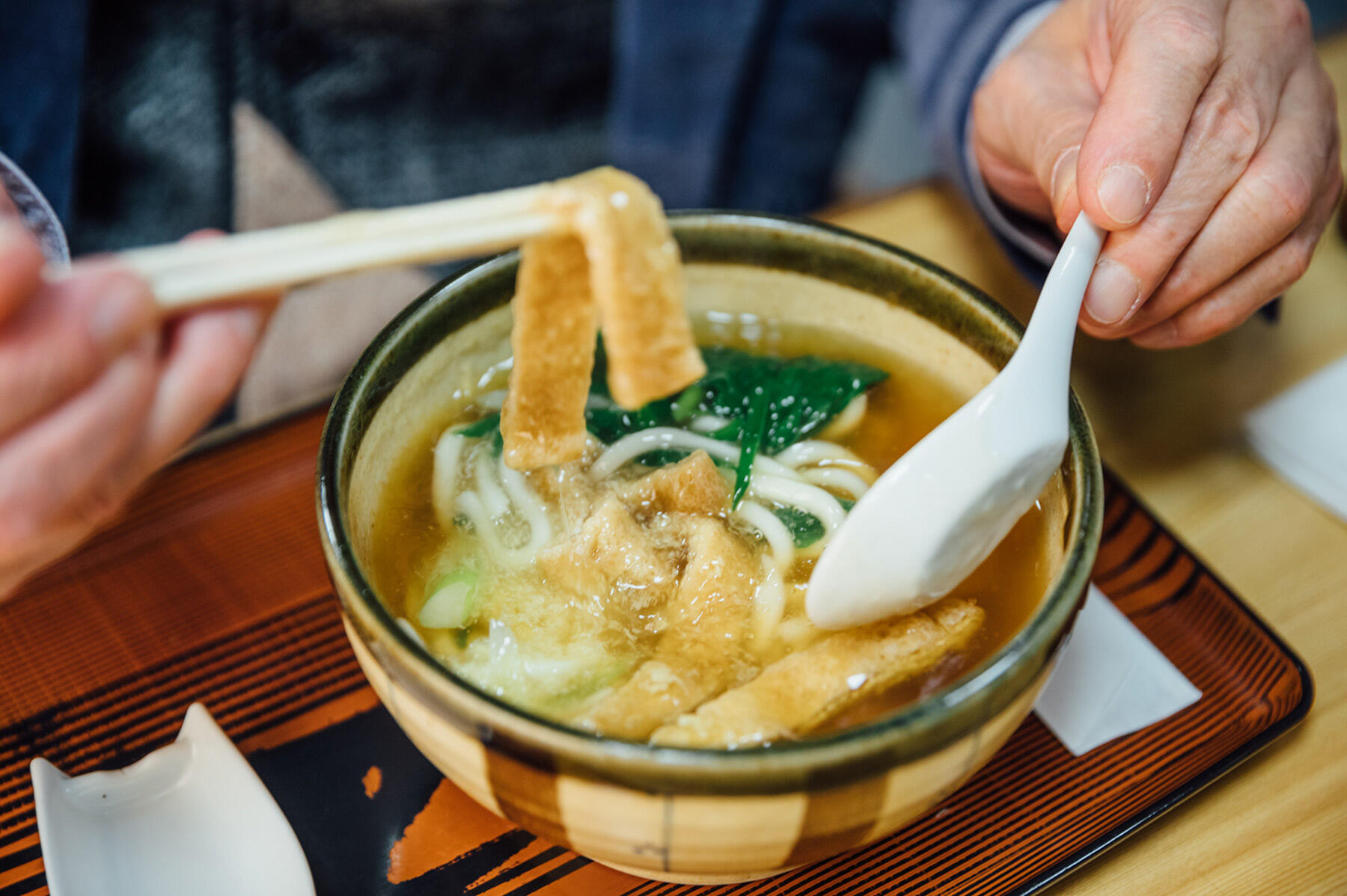 京都・上京区「上七軒 ふた葉」の餡かけうどん（けいらん、たぬき）