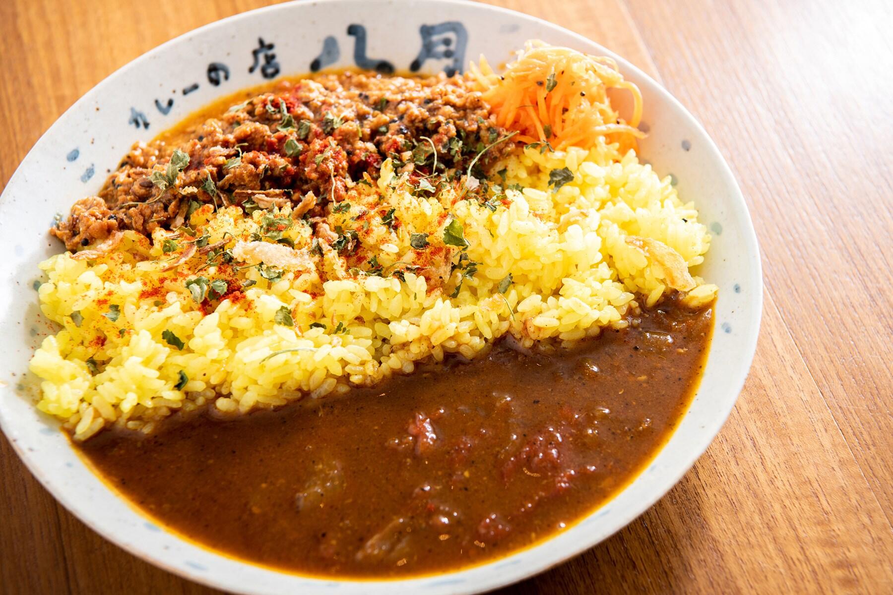 東京・下北沢「八月」のあいがけカレー