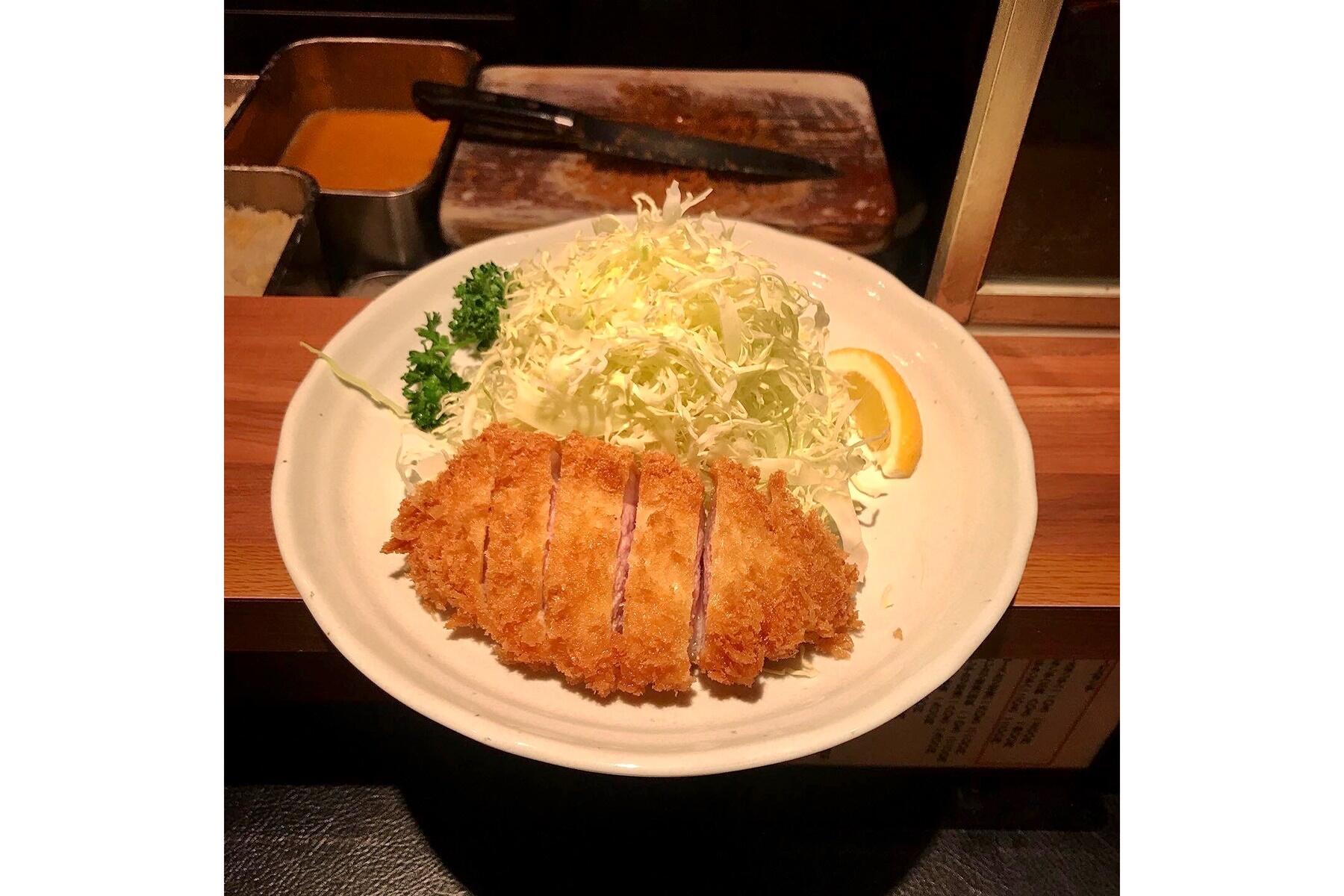 東京・武蔵小山「もち豚とんかつ たいよう」のロースカツ定食