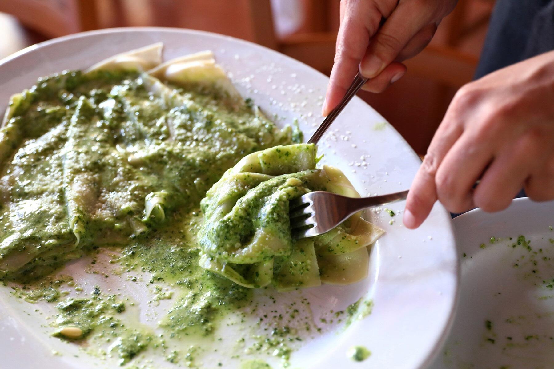 イタリア・リグーリア「Ristorante Albergo Bar Da Giovanni」のラザーニャ・アル・ペスト