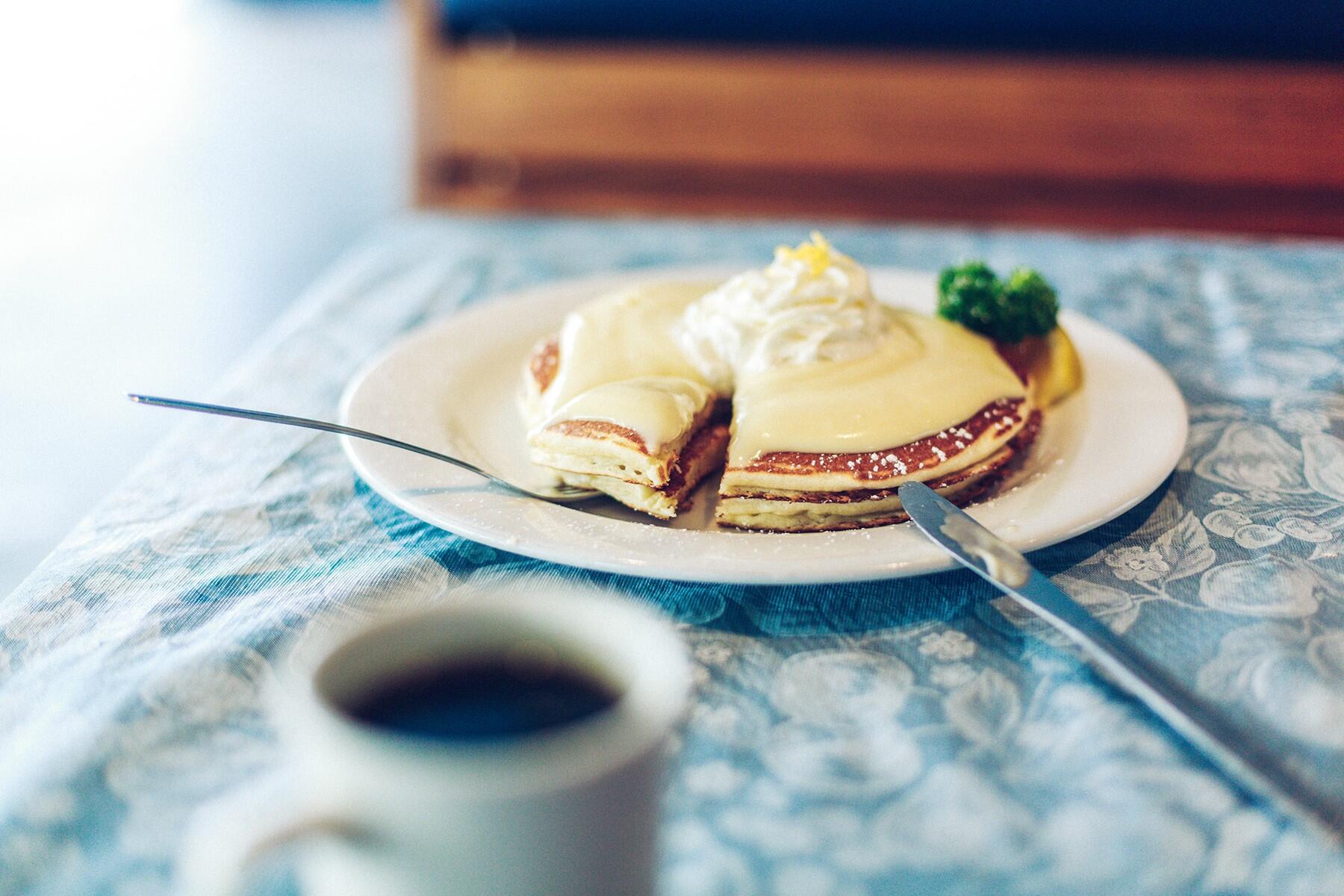 アメリカ・ハワイ「Moke’s」のリリコイパンケーキ