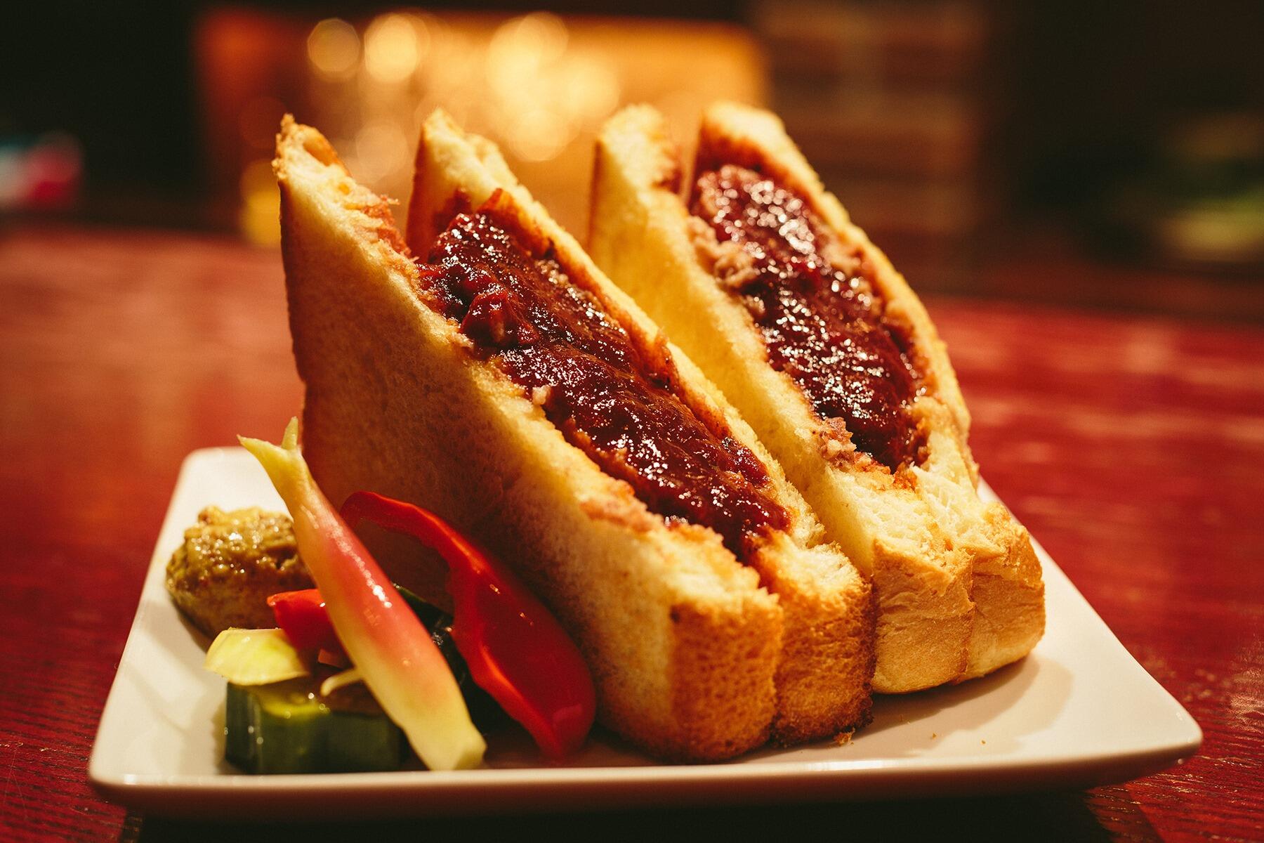 東京・東銀座「VANILLA VAR」のハンバーグサンド