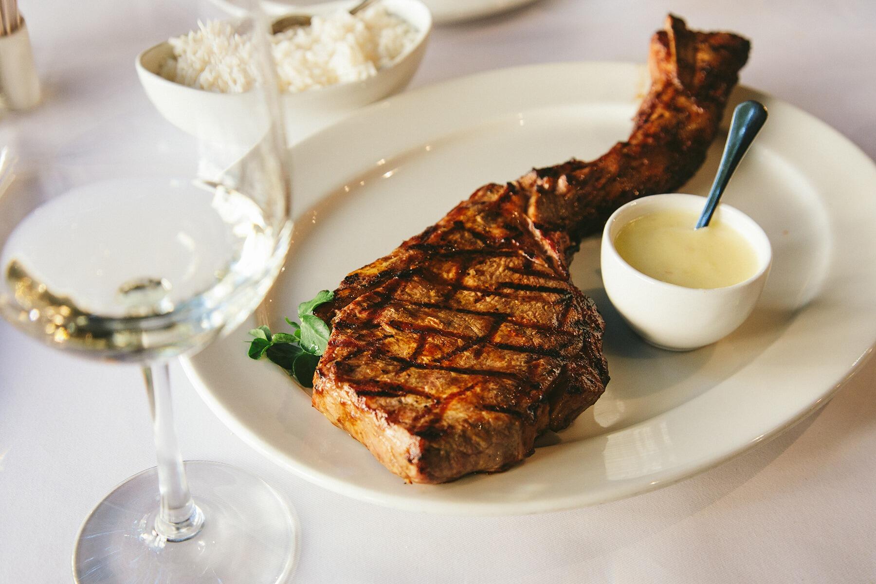 南アフリカ・ヨハネスブルグのTボーンステーキ