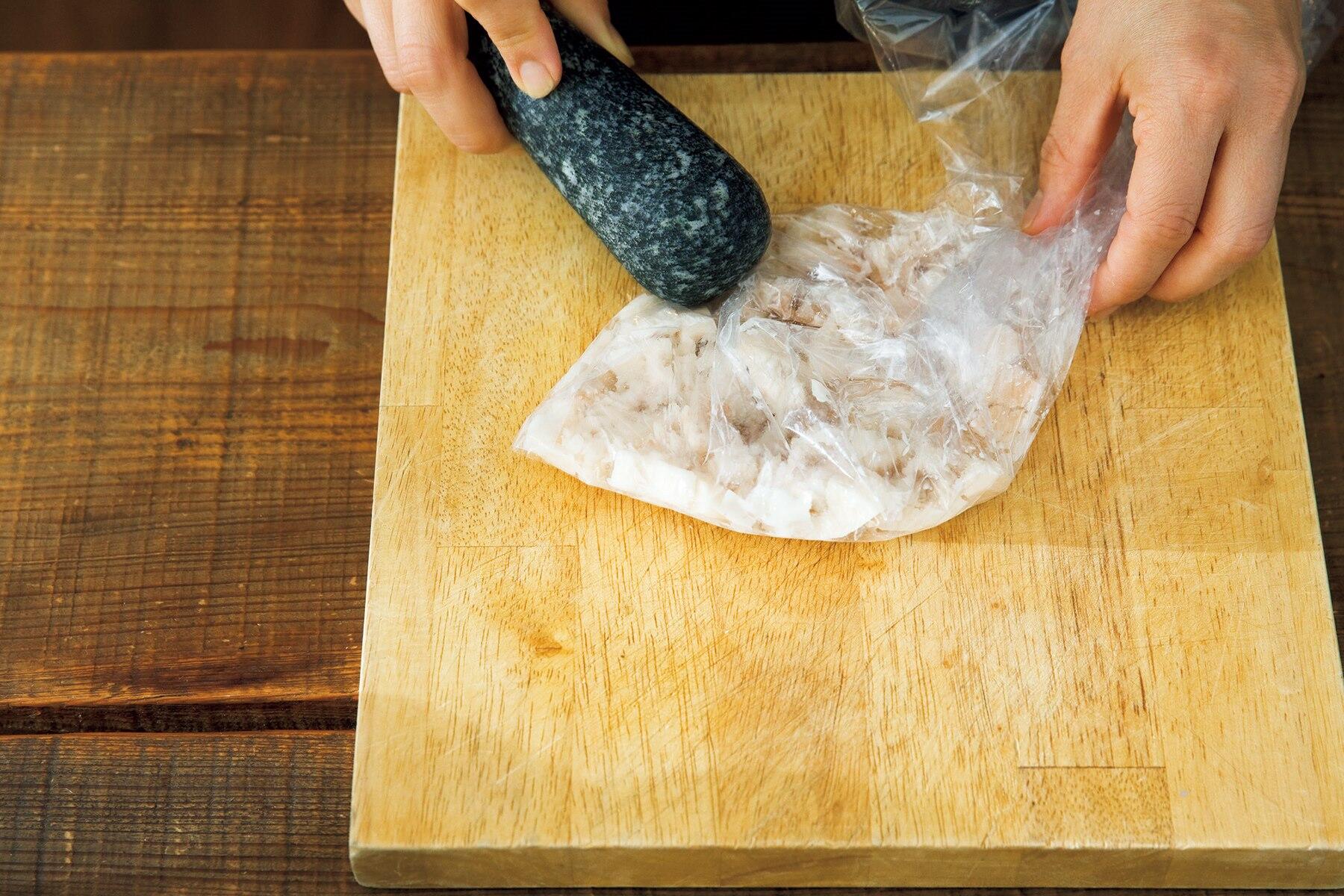 れんこんをすりおろす