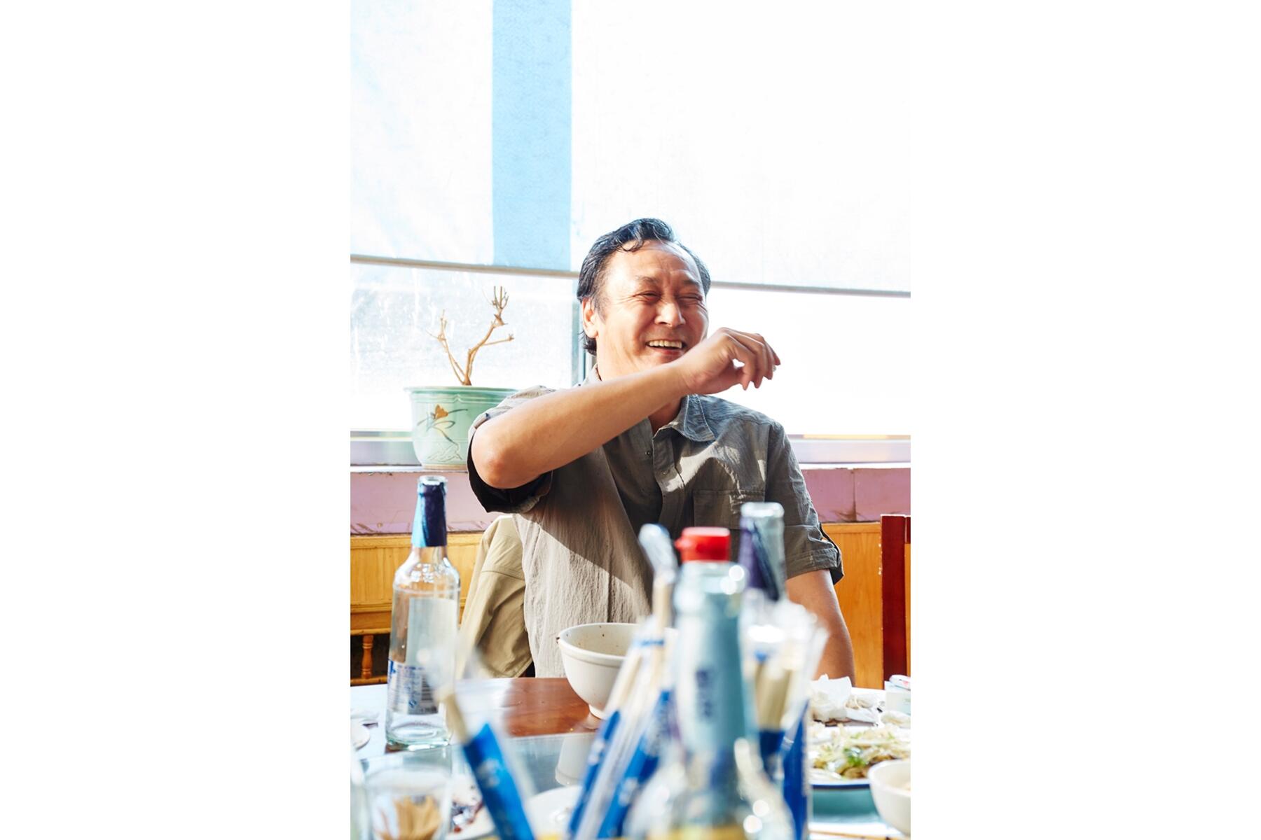 中国・チチハルの円卓で囲んだ昼ごはん