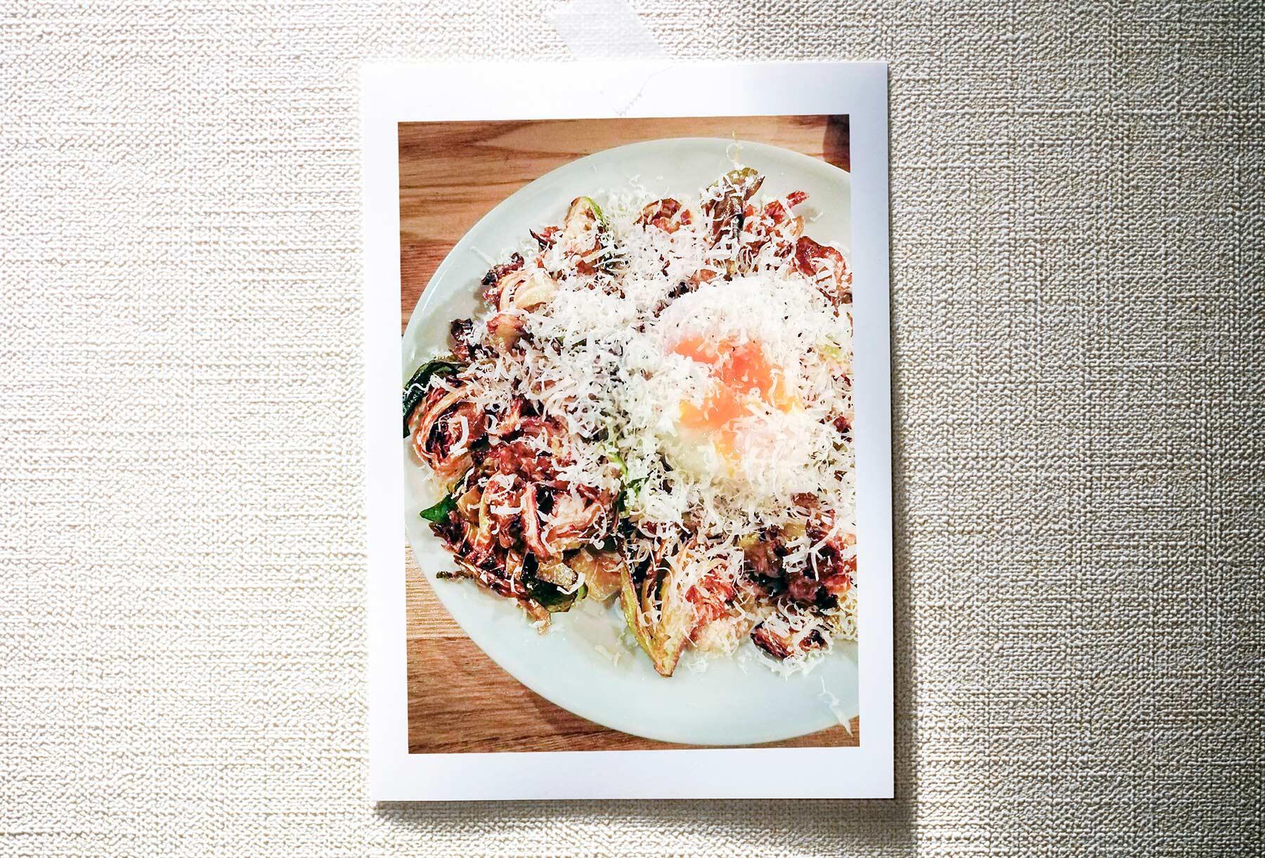 東京・豪徳寺「ketoku」の芽キャベツのフリット 半熟卵とパルメザンチーズ