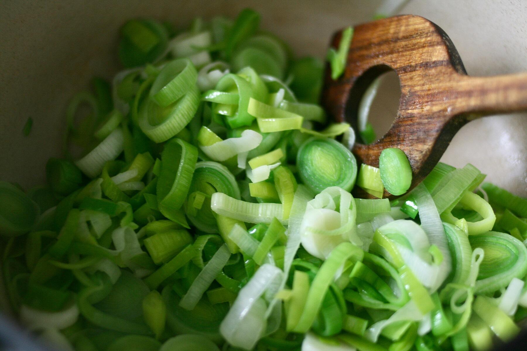 ポワローネギを炒める