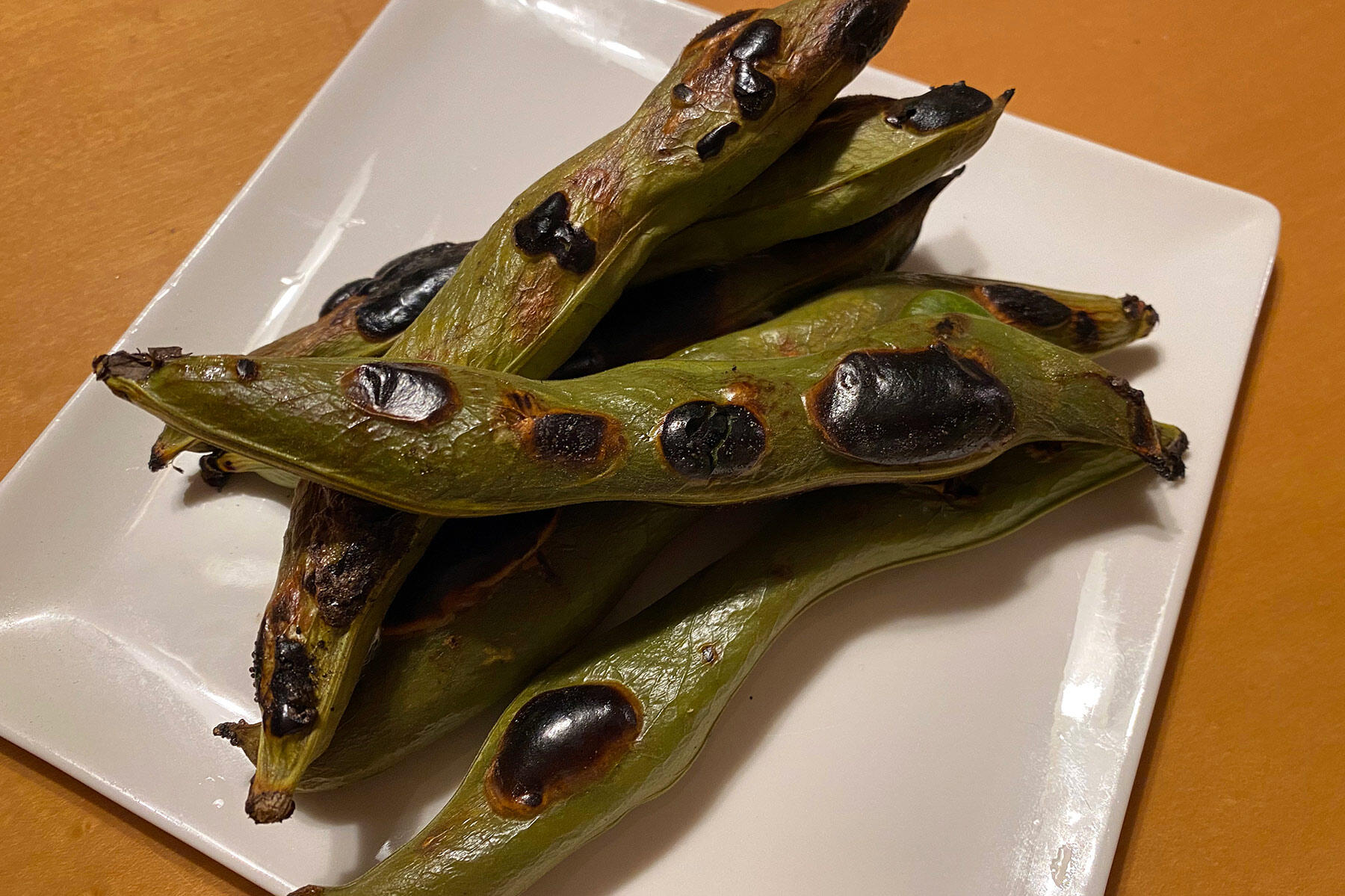 少し焦げるくらいに、しっかり焼きます。