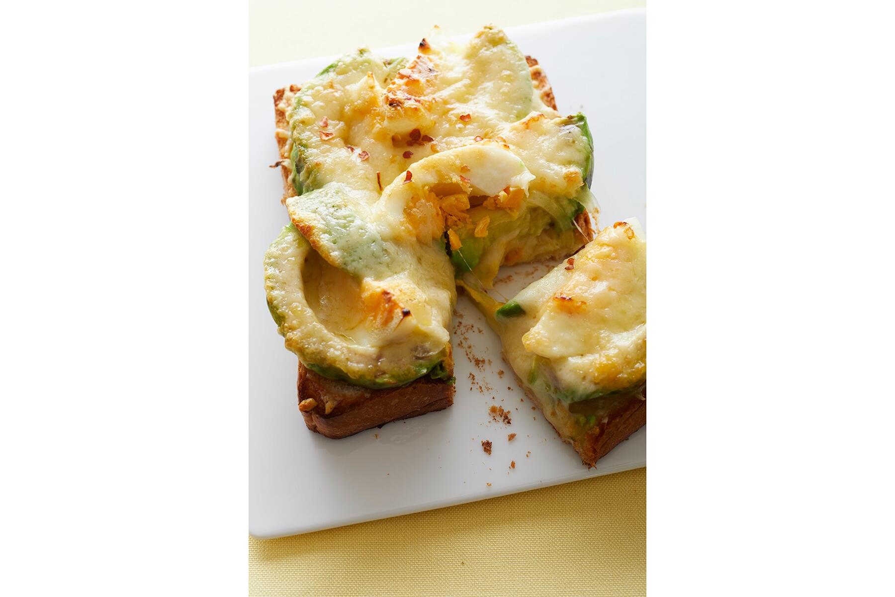 アボカドのチーズトースト