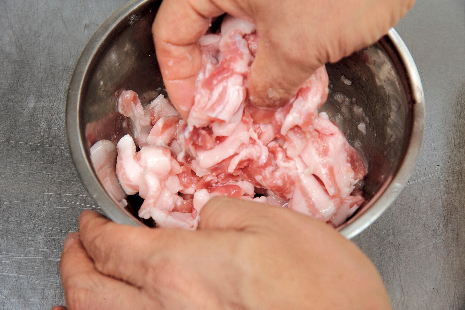 肉を漬け込む