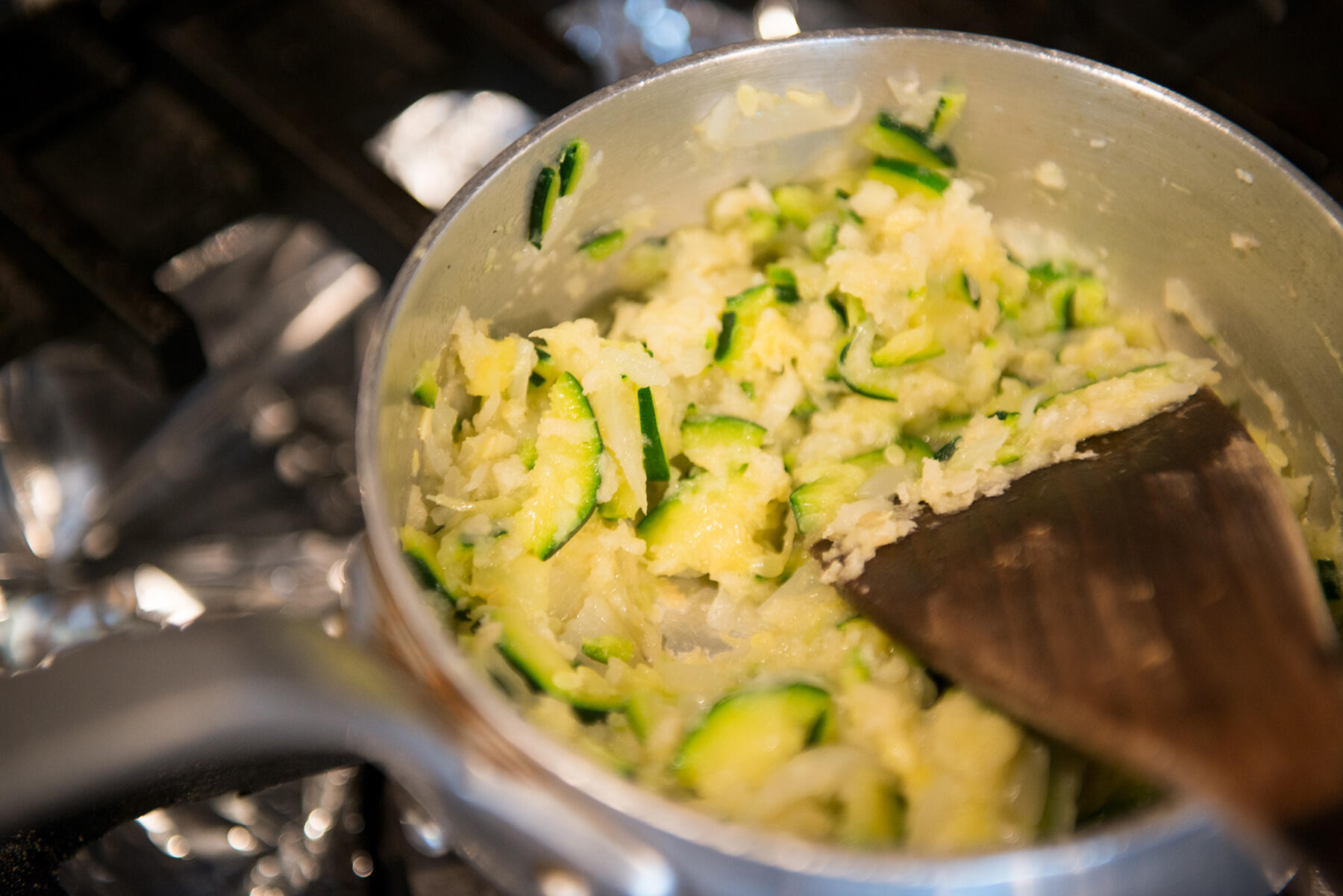 全体を混ぜ合わせる