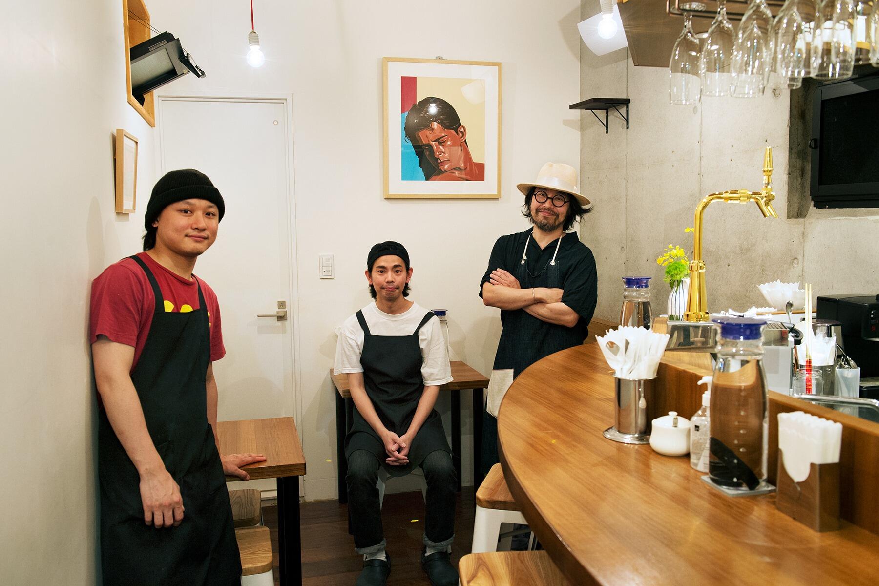 左から店長の尾関太一さん、スタッフの平林敢生（かんき）さん、曽我部さん。