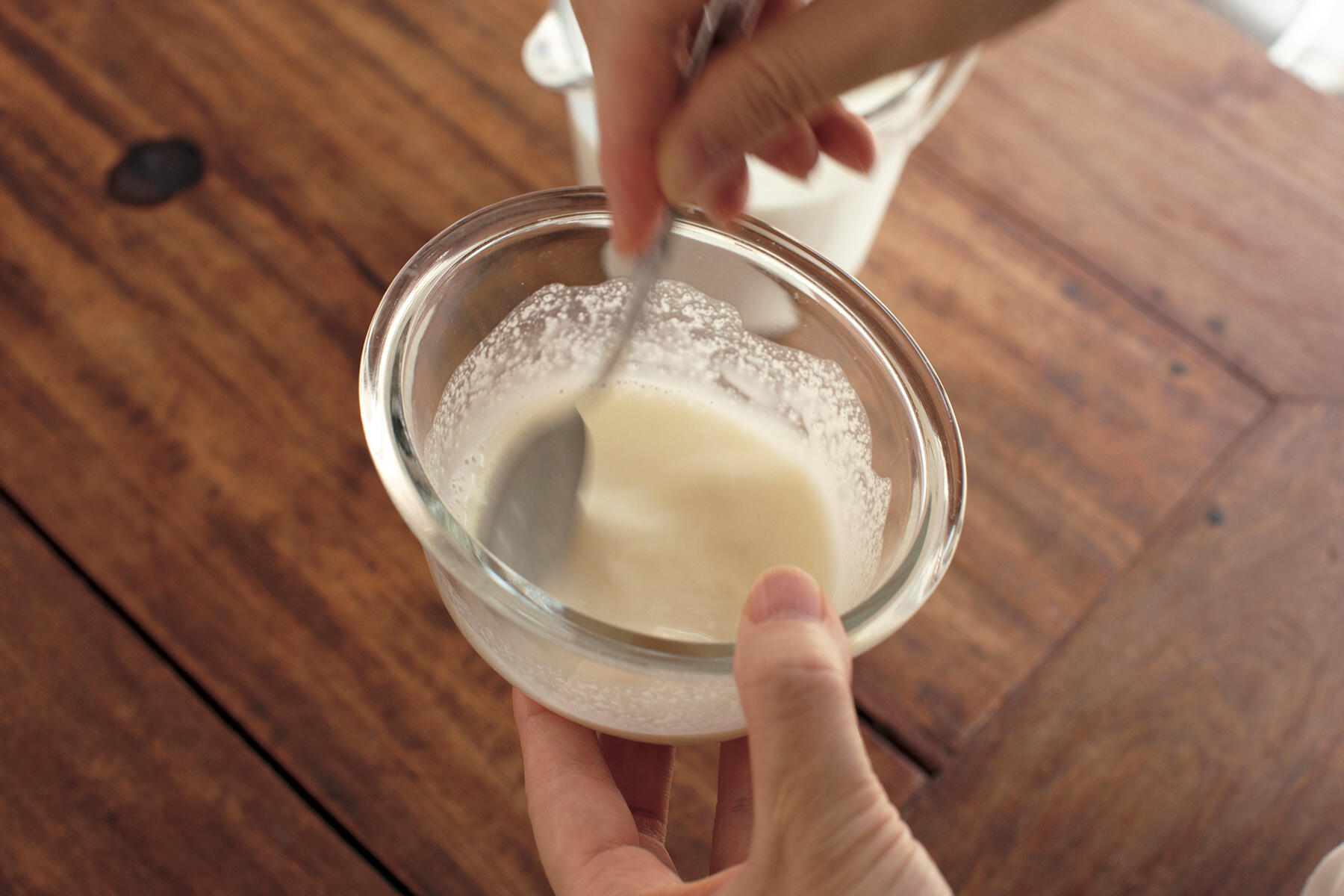 杏仁霜を溶かす