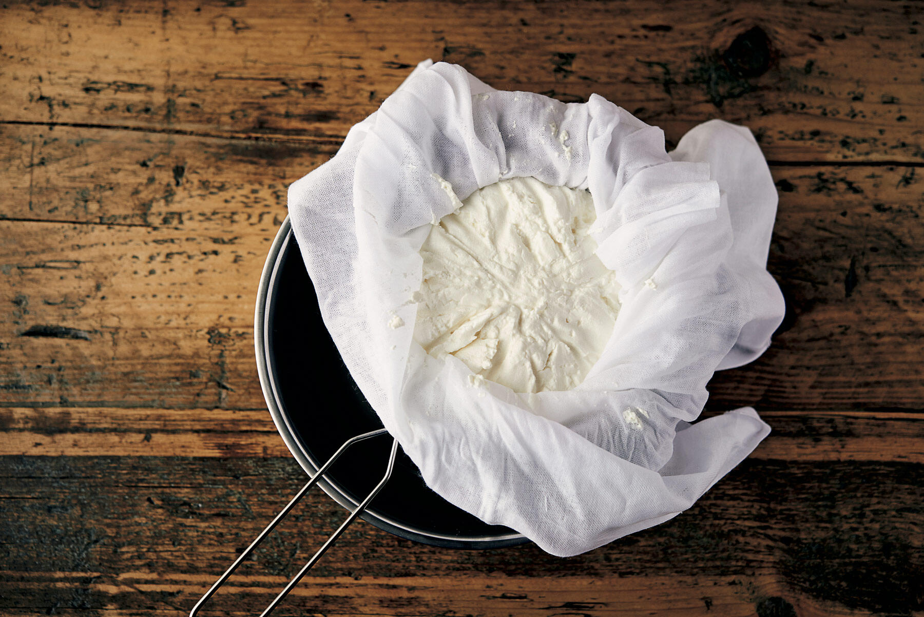 ヨーグルトの水を切る